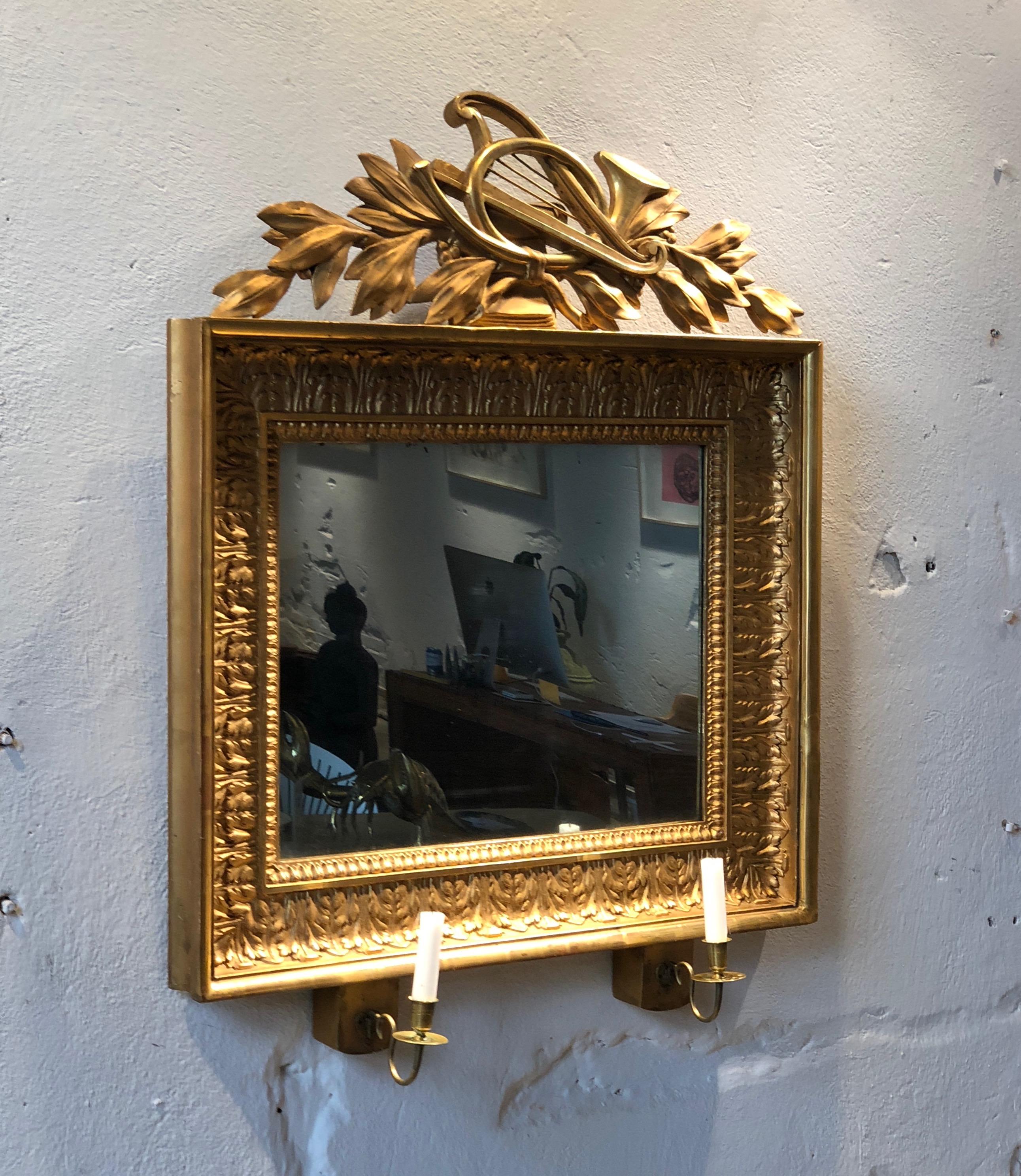 Hand-Carved Swedish Empire Mirrored Wall Sconce with Gilded Frame and Carved Decorations For Sale