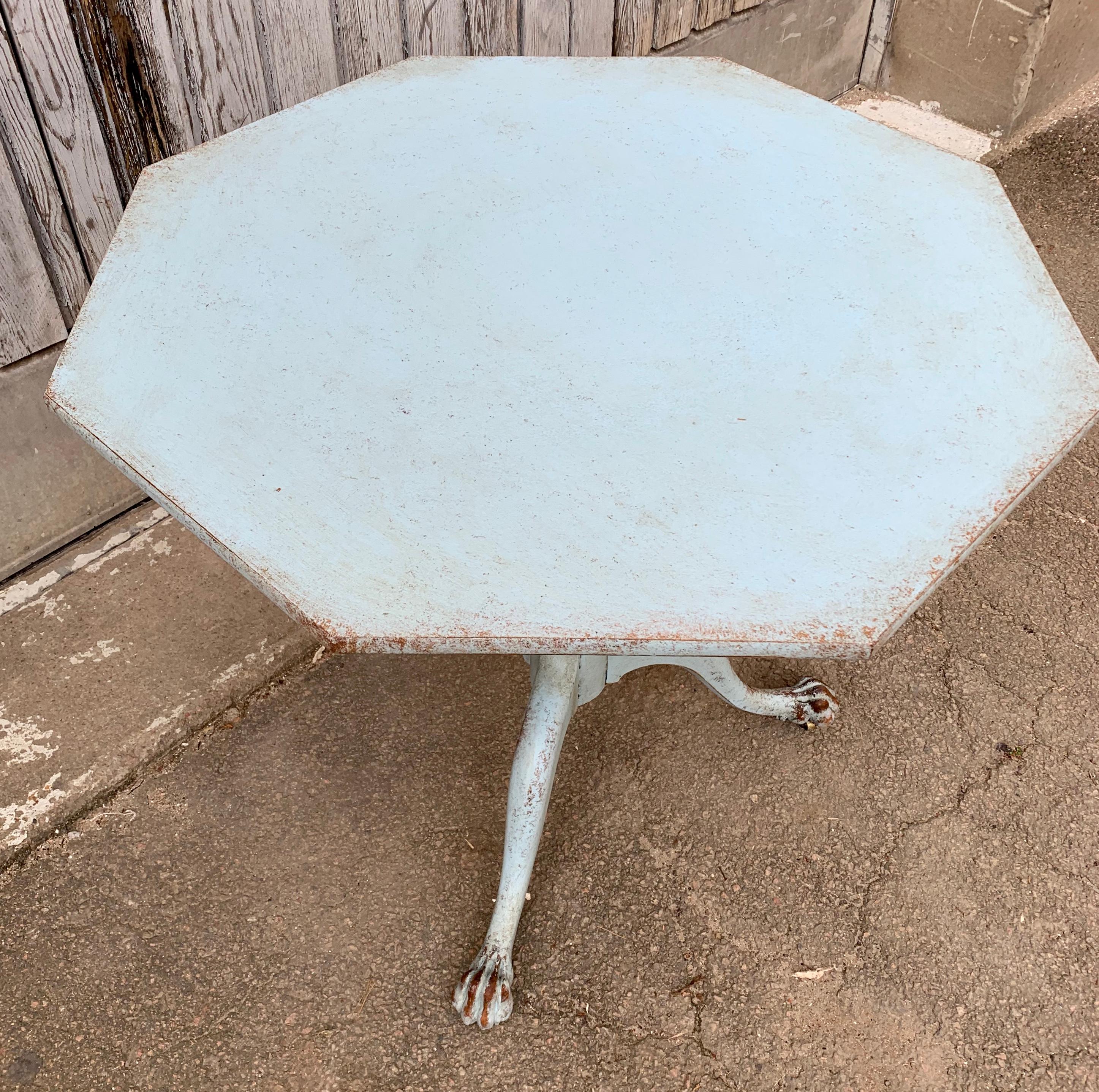 Swedish Empire Octagonal Drop-Leaf Light Blue Painted Table For Sale 5