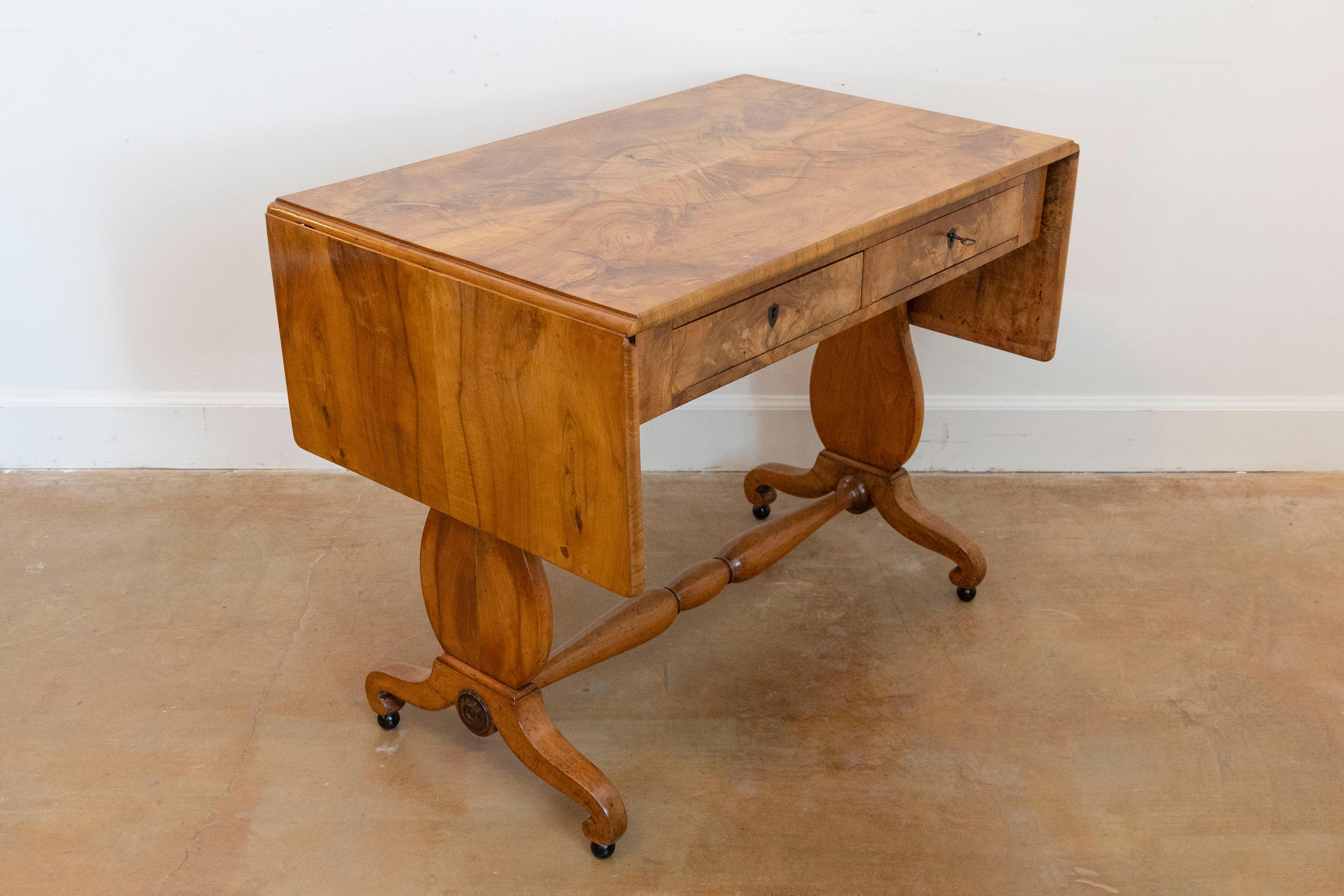 Swedish Empire Revival 1870s Birch Sofa Table with Drop Leaves and Carved Legs For Sale 6