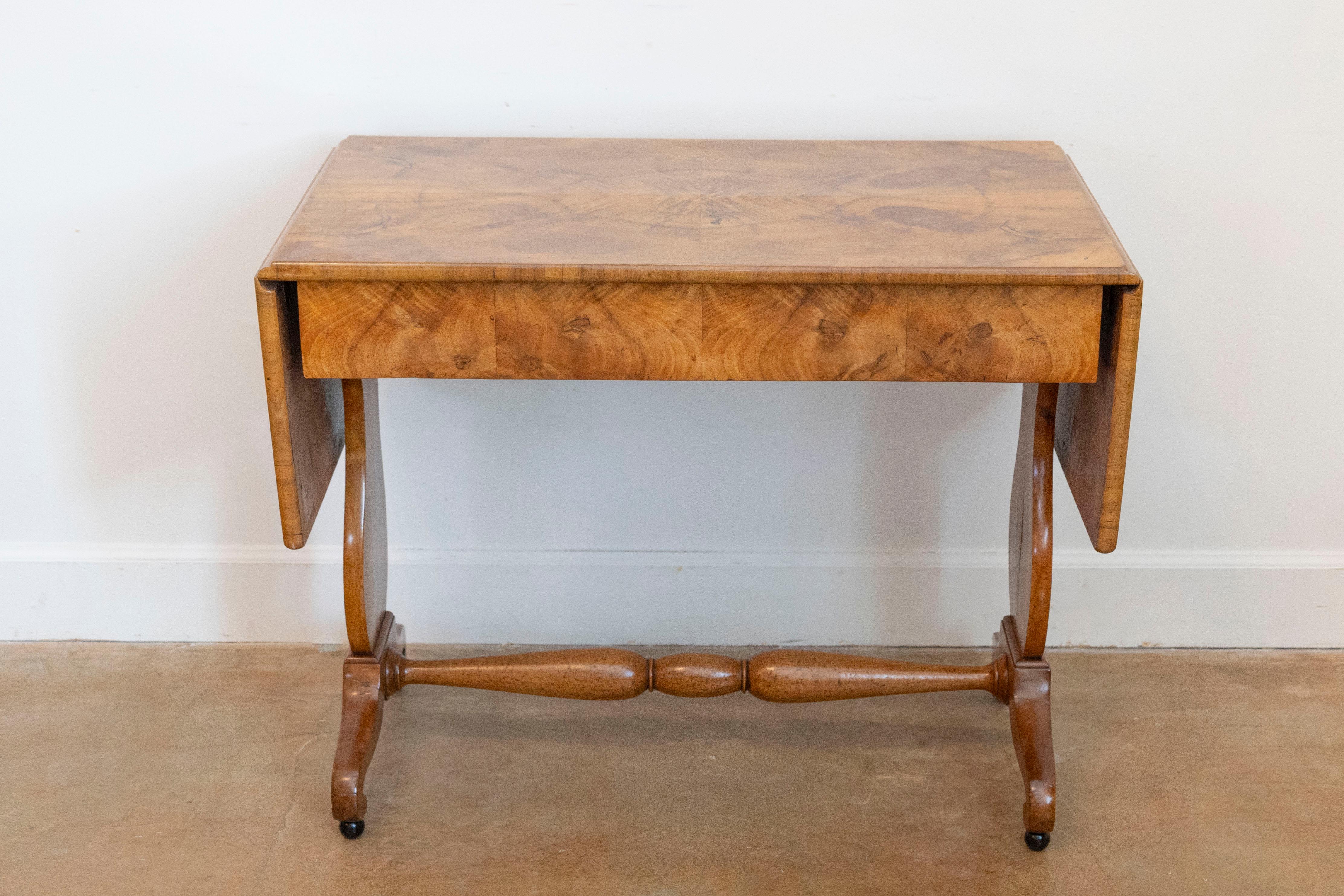 Swedish Empire Revival 1870s Birch Sofa Table with Drop Leaves and Carved Legs For Sale 8