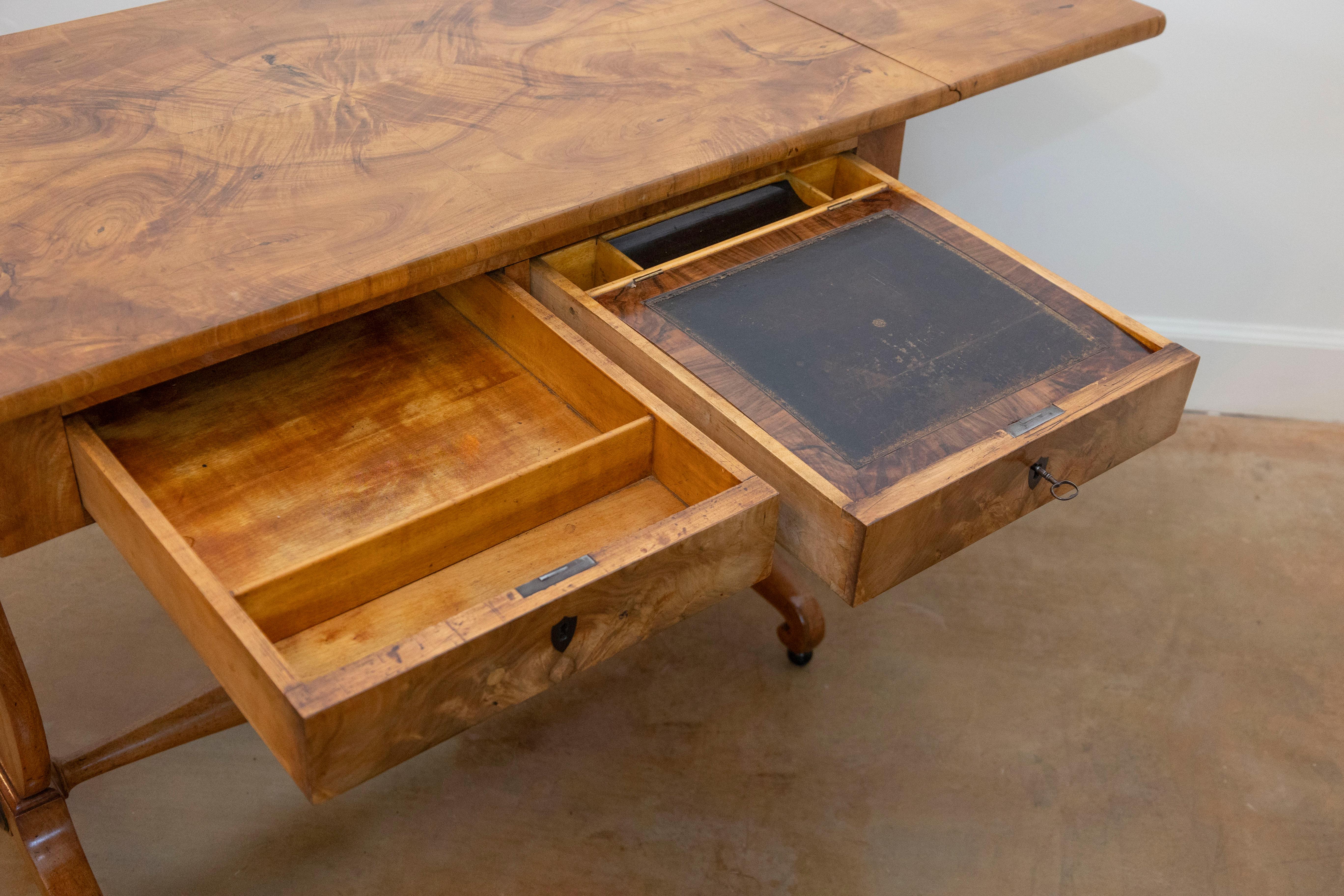 19th Century Swedish Empire Revival 1870s Birch Sofa Table with Drop Leaves and Carved Legs For Sale