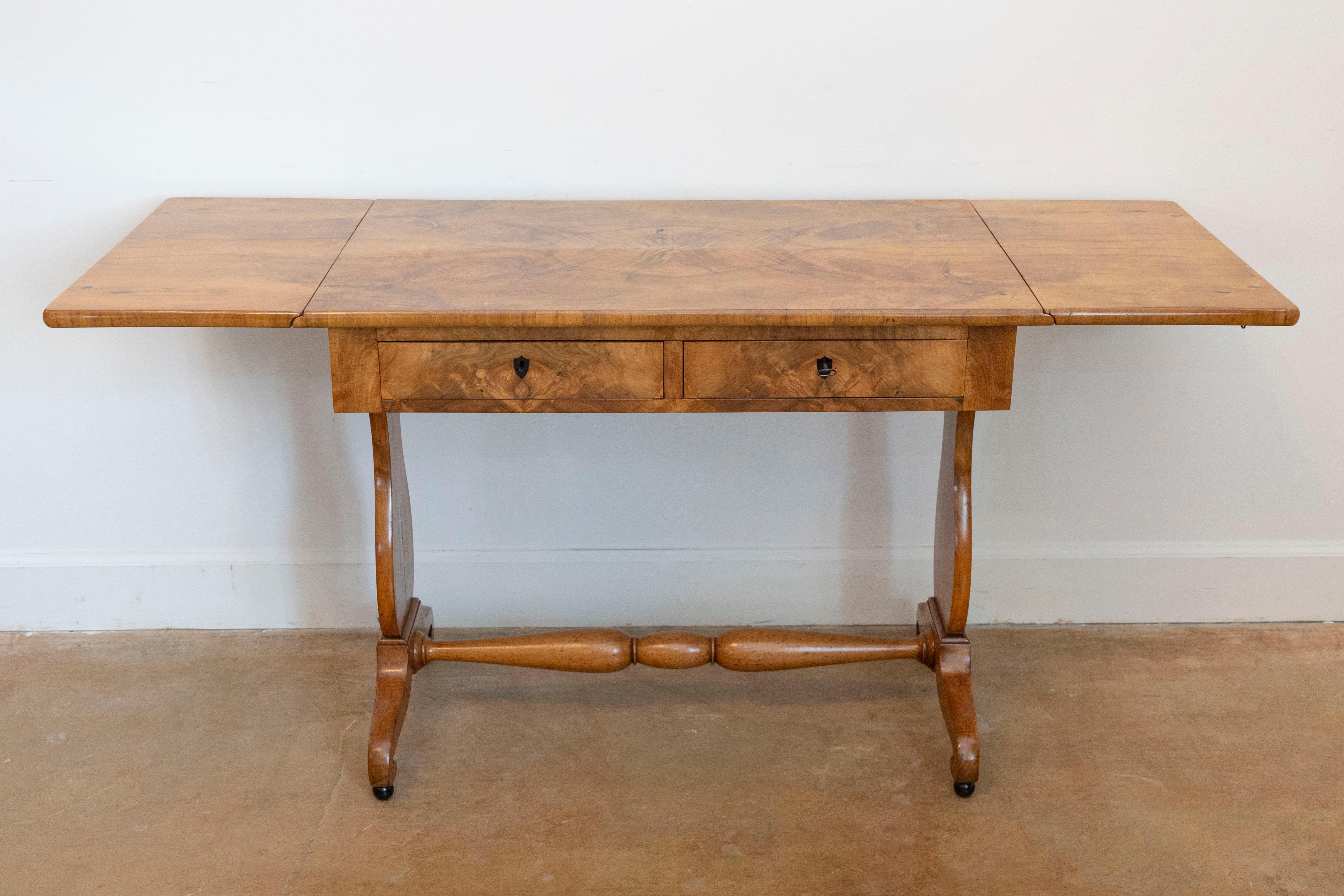 Swedish Empire Revival 1870s Birch Sofa Table with Drop Leaves and Carved Legs For Sale 1