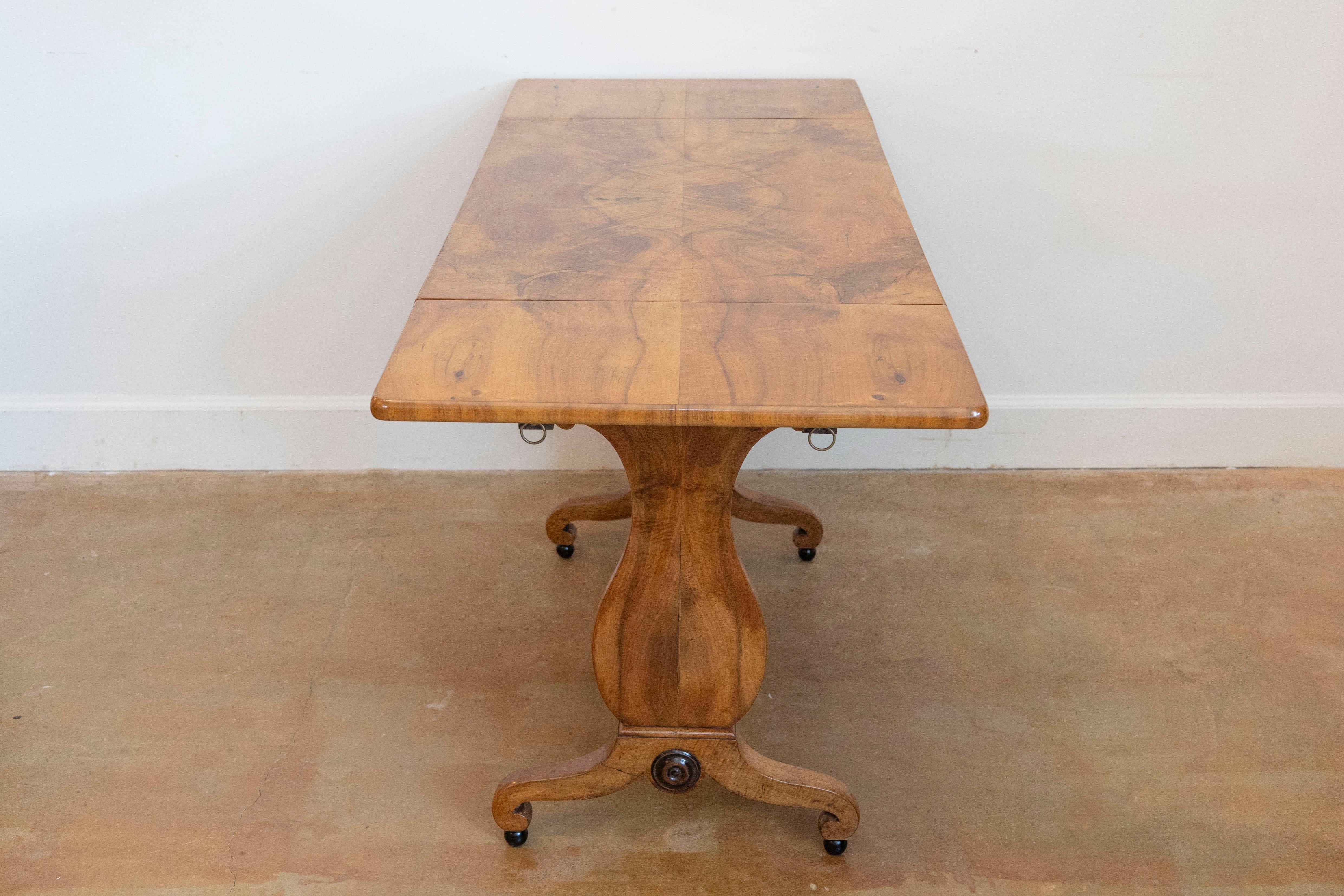 Swedish Empire Revival 1870s Birch Sofa Table with Drop Leaves and Carved Legs For Sale 2