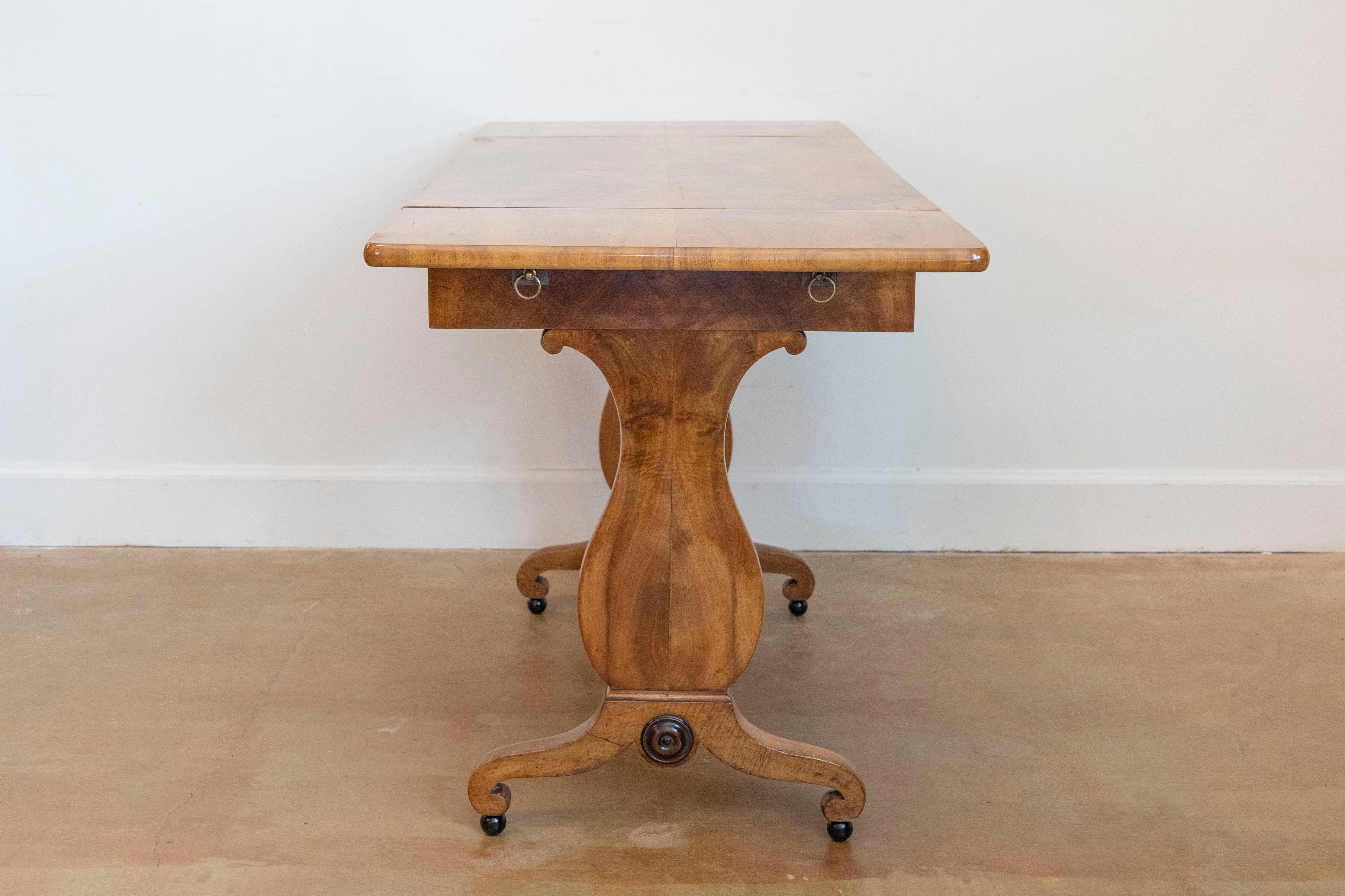 Swedish Empire Revival 1870s Birch Sofa Table with Drop Leaves and Carved Legs For Sale 3