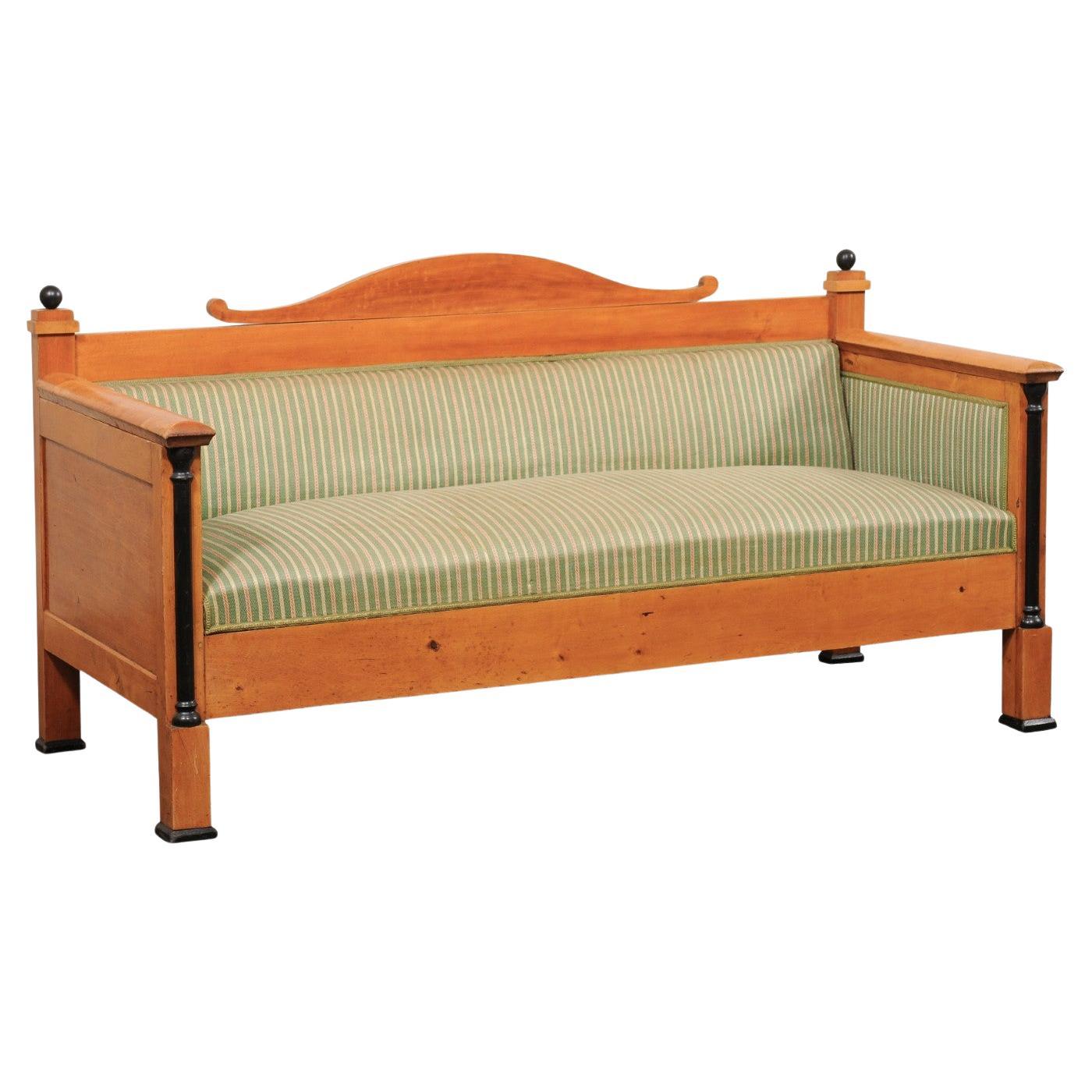Schwedisches Empire-Revival-Sofa aus Birkenholz mit gepolstertem Sitz und Rückenlehne im Angebot