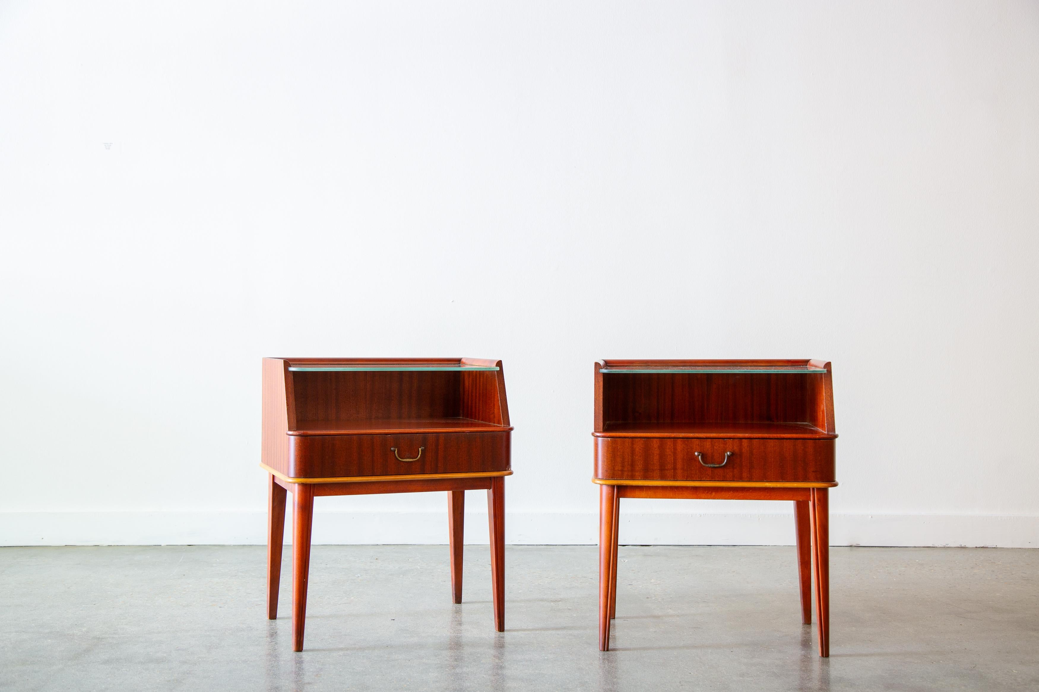Swedish Etched Glass Petite Nightstands in Mahogany and birch fillet by Bodafors For Sale 4