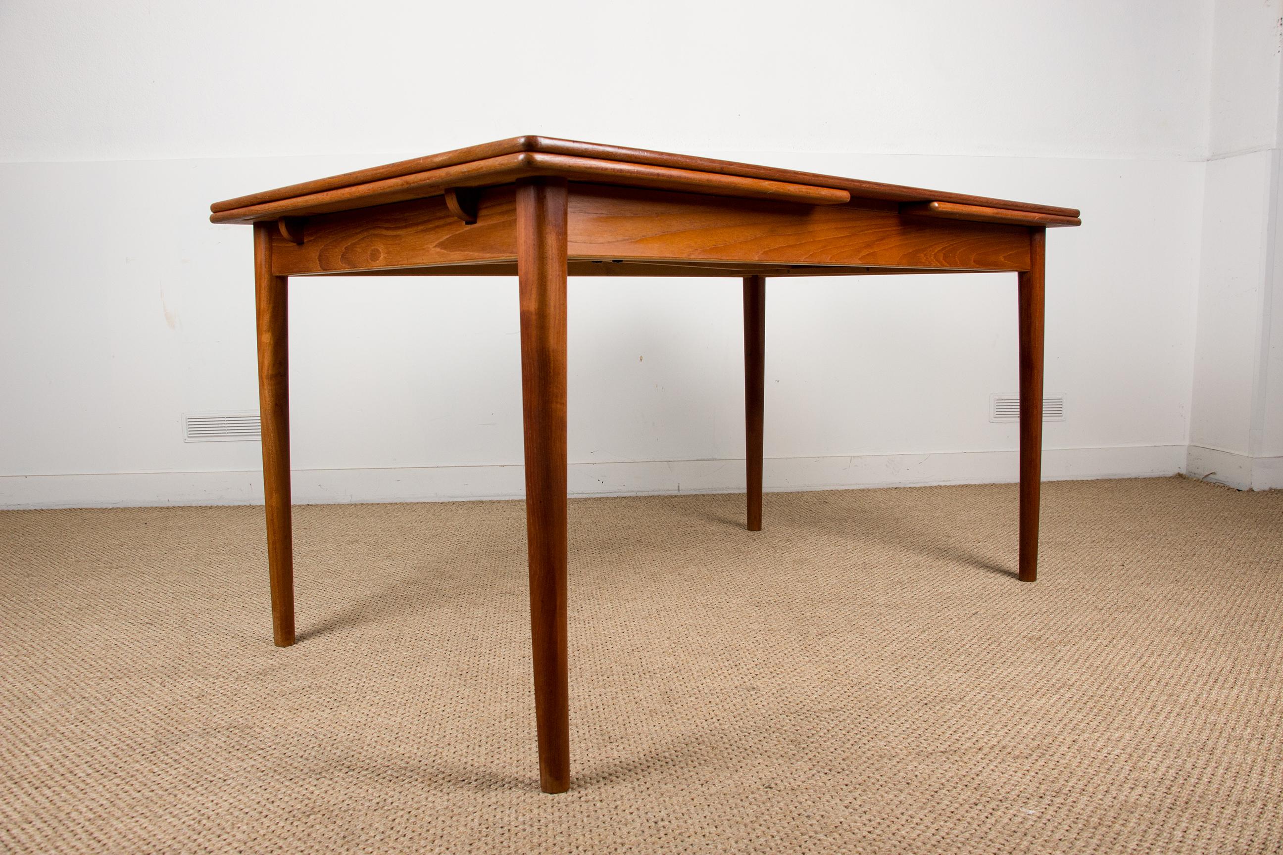 Swedish Extendable Dining Table in Teak by Nils Jonsson for Troeds In Good Condition In JOINVILLE-LE-PONT, FR