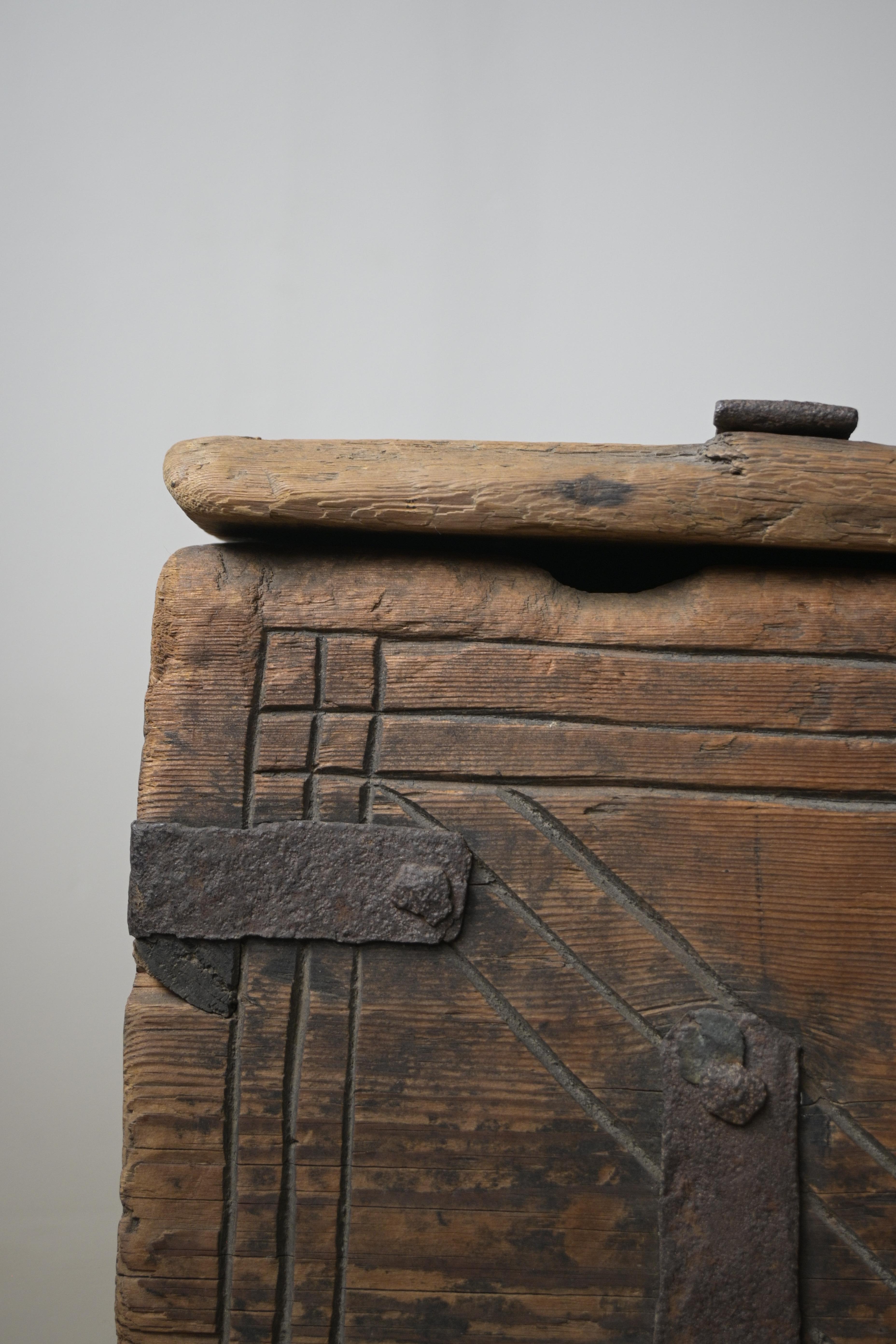 Cassapanca svedese 'Färdkista', 1700-1730 circa, proveniente da Dalarna in vendita 6