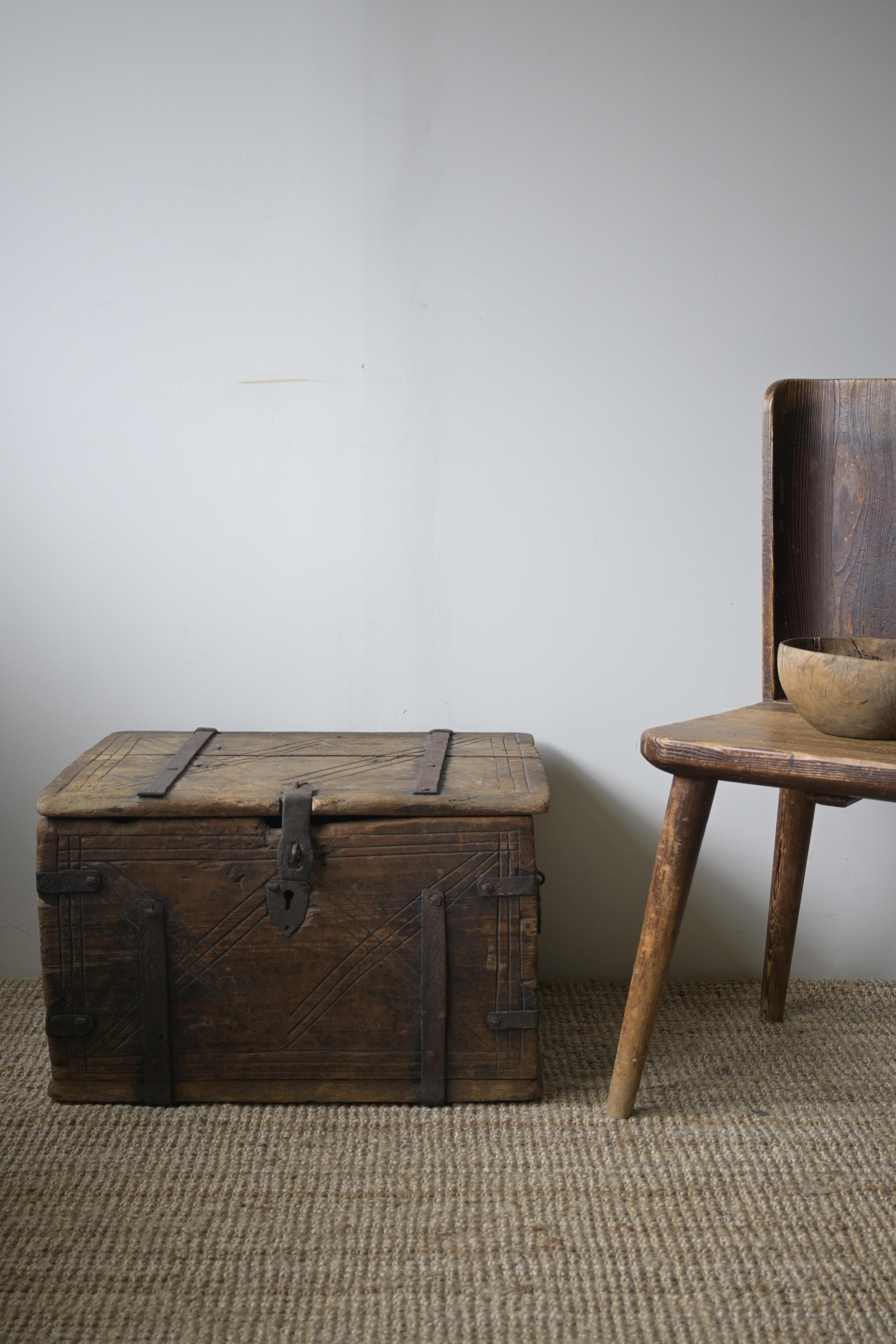 Cassapanca svedese 'Färdkista', 1700-1730 circa, proveniente da Dalarna in vendita 7