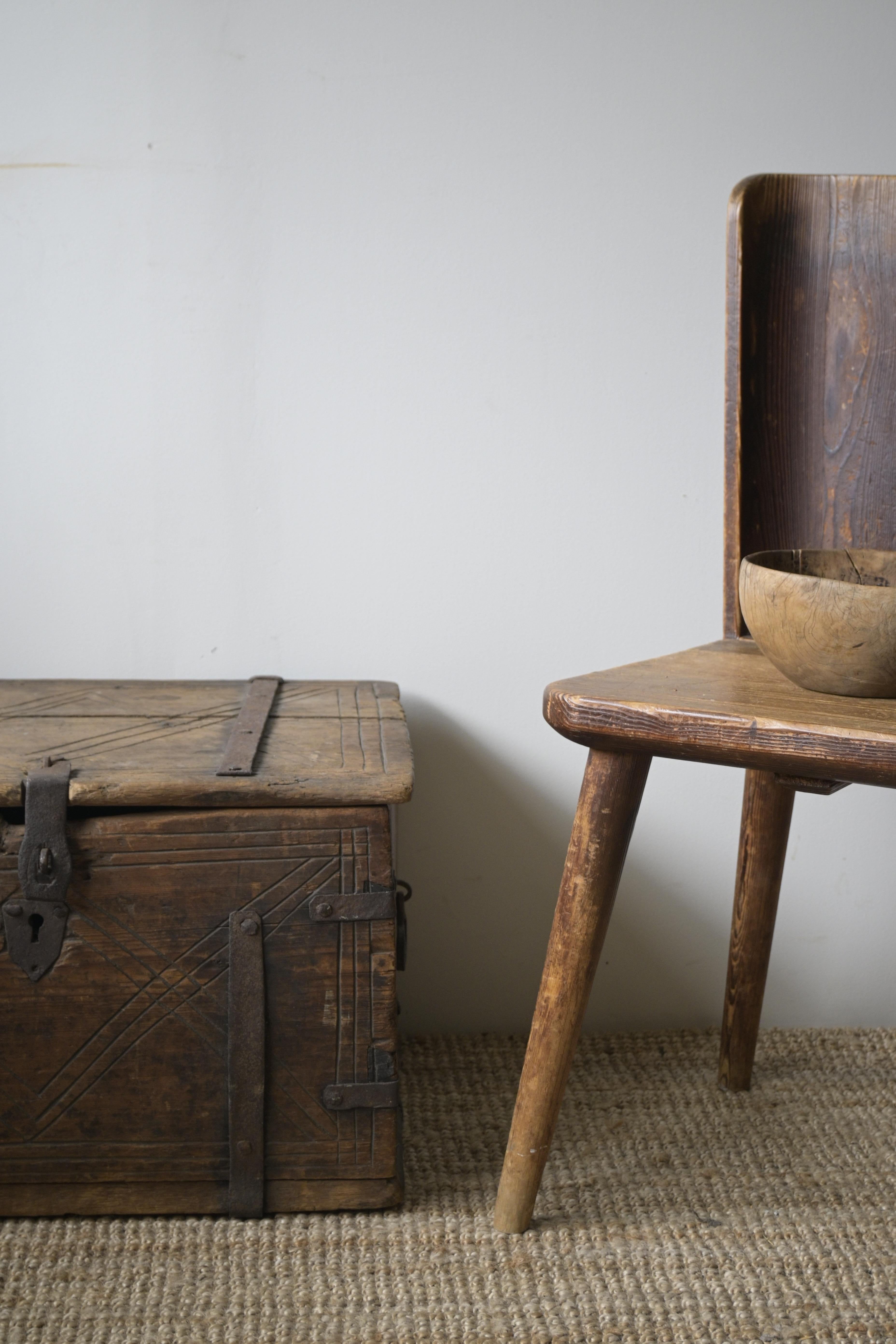 Cassapanca svedese 'Färdkista', 1700-1730 circa, proveniente da Dalarna In condizioni buone in vendita a Farsta, SE