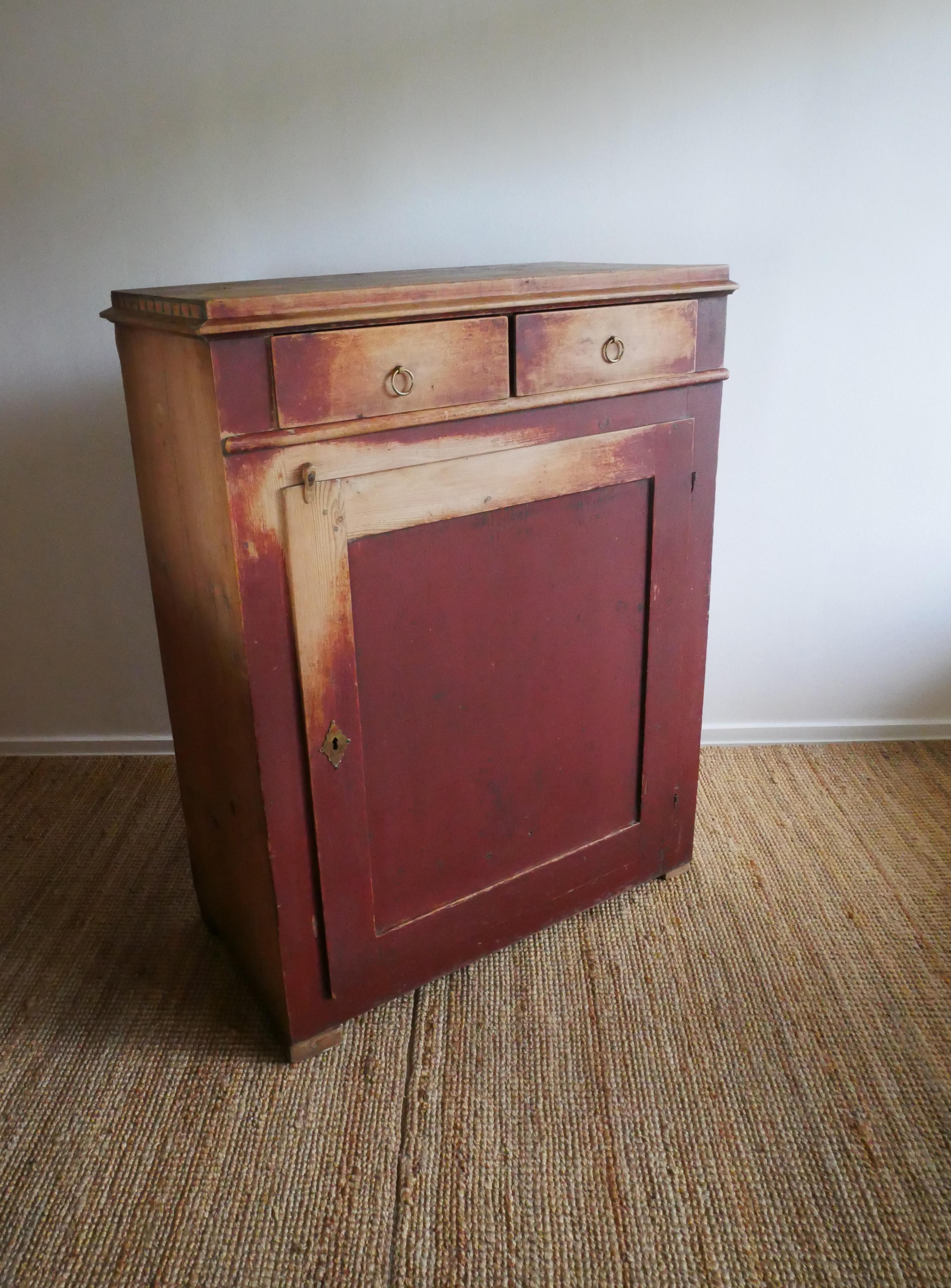Swedish Farmers Cabinet from Jämtland in the mid-19th century.
Made of pine wood.

This cabinet has stood the test of time with its true essence.
The patina is so amazing with it’s soft gentle dark red color and the smoothness that only time and