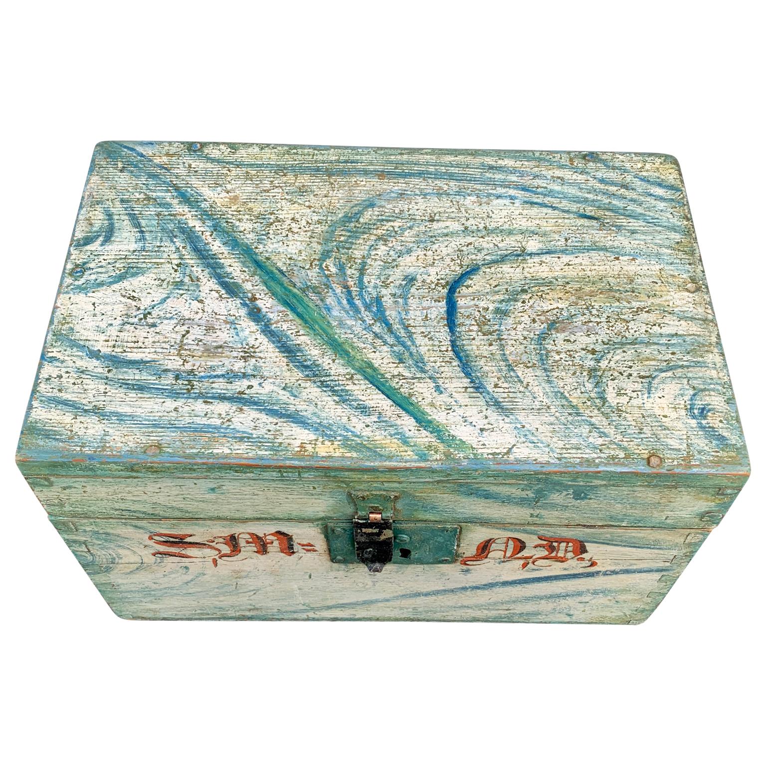 Swedish Faux Marble Hand-Painted Wooden Folk Art Box In Good Condition In Haddonfield, NJ