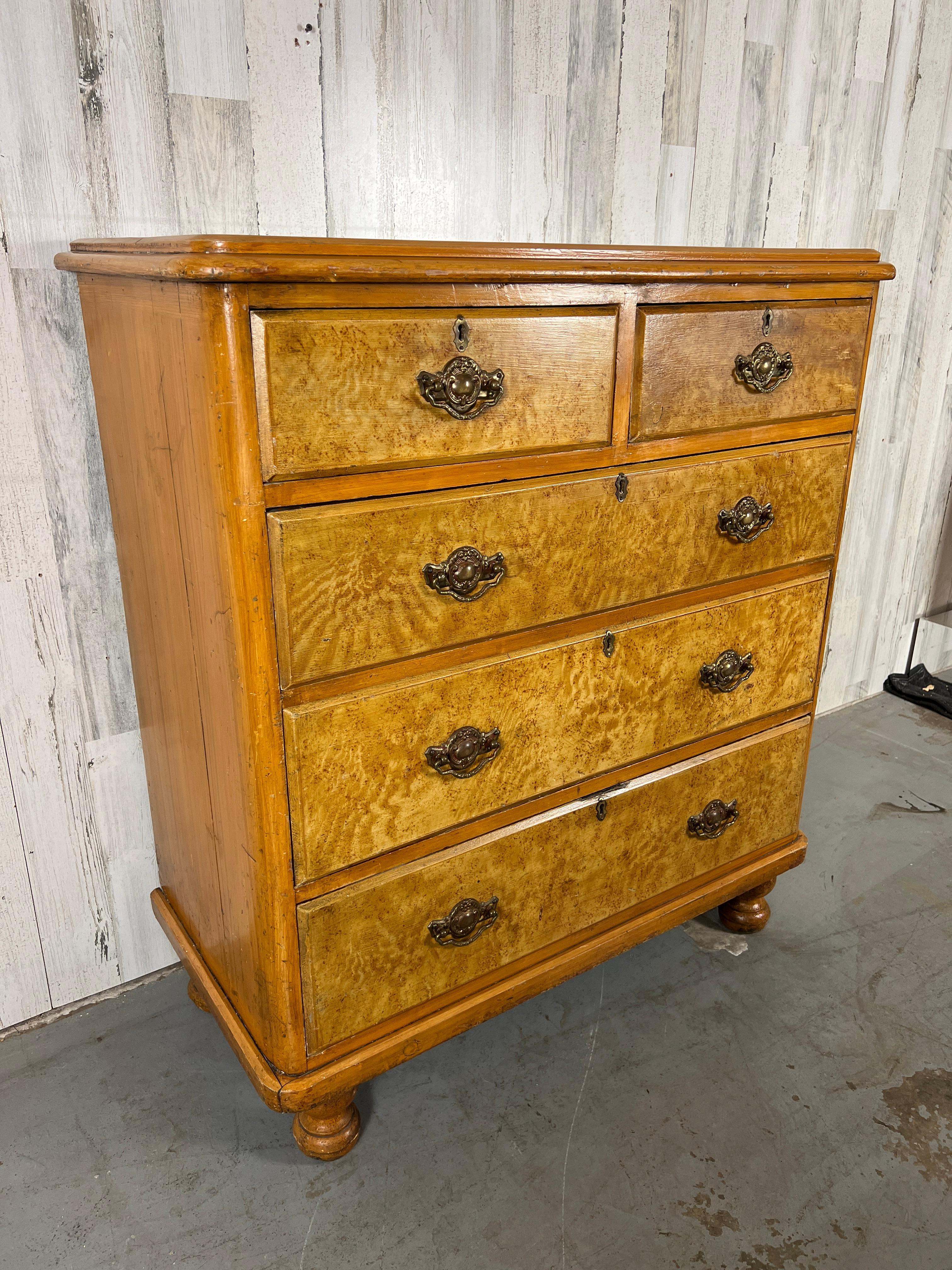 Swedish Faux Painted Grain Chest of Drawers In Good Condition For Sale In Denton, TX