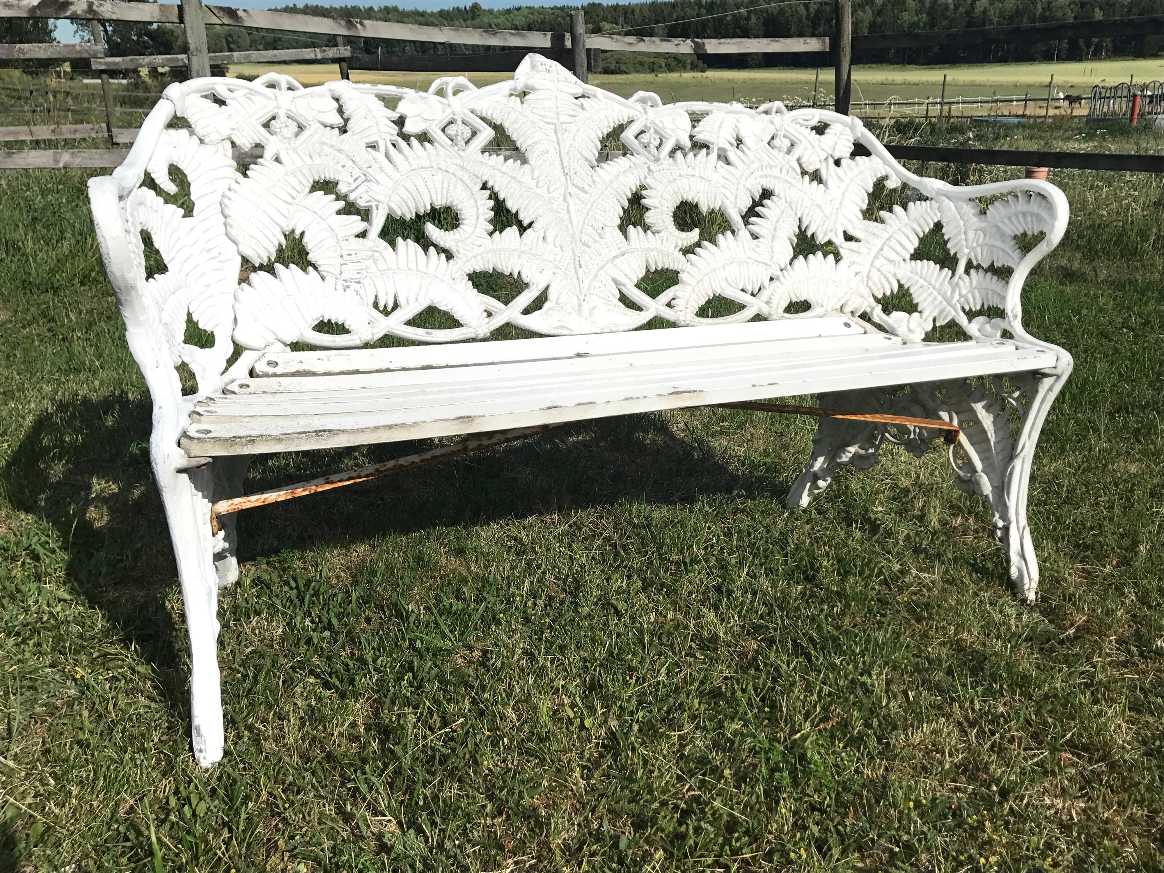 Swedish Fern pattern cast aluminum garden sofa garden bench Art Nouveau style.
A very beautiful Art Nouveau style fern pattern two-seat sofa made by Melins Metallgjutreri AB in the mid-20th century. The armrests, back and legs are made out of cast
