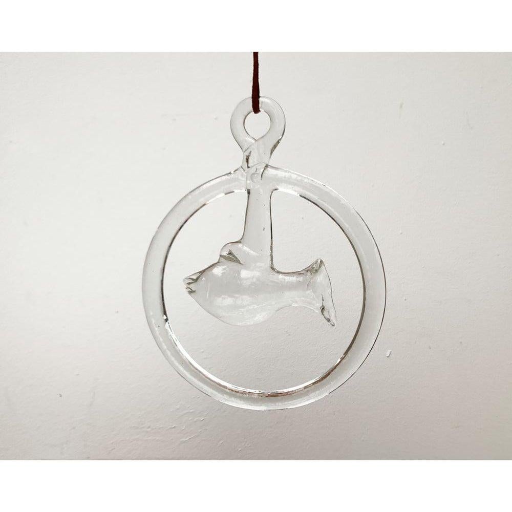 Décoration de fenêtre en verre en forme de poisson suédois de Kosta Boda, années 1970, en très bon état. Vintage By 1970 à 1979 preuves officielles d'authenticité telles que les catalogues d'époque, les dossiers de créateurs.
 
Informations