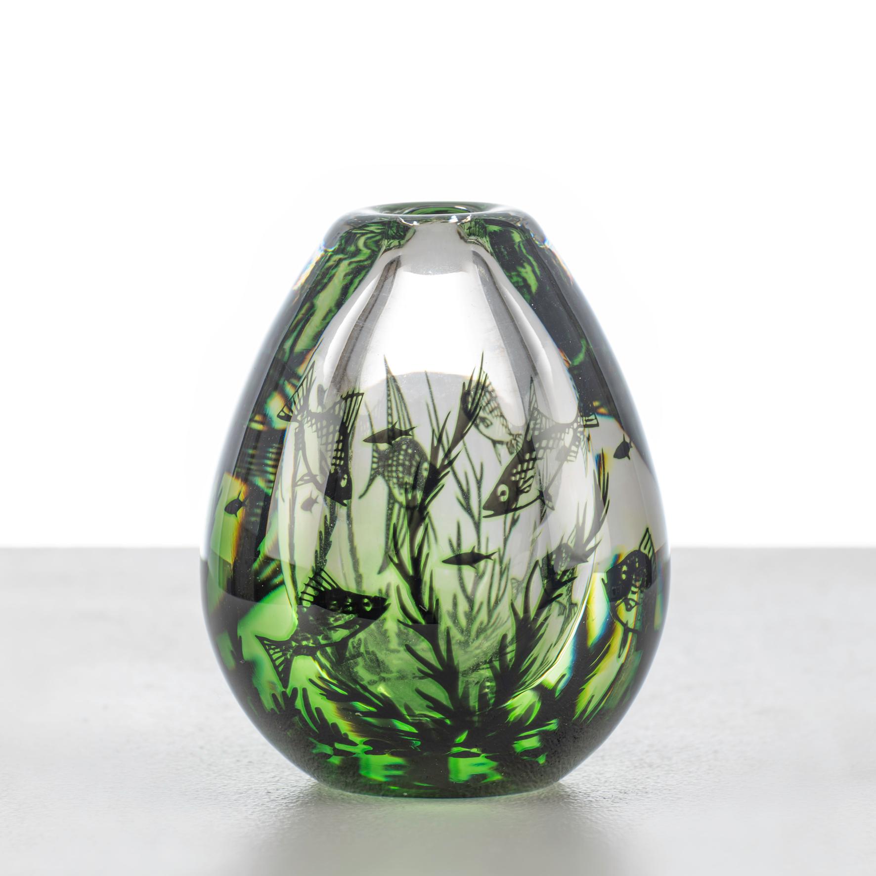 Swedish Fiskgraal Vase by Edward Hald for Orrefors, 1950s In Good Condition For Sale In BARCELONA, ES