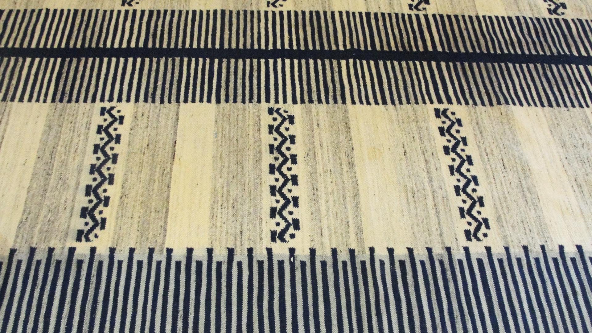 Noué à la main Tapis suédois à armure plate:: 20e siècle:: 6'7