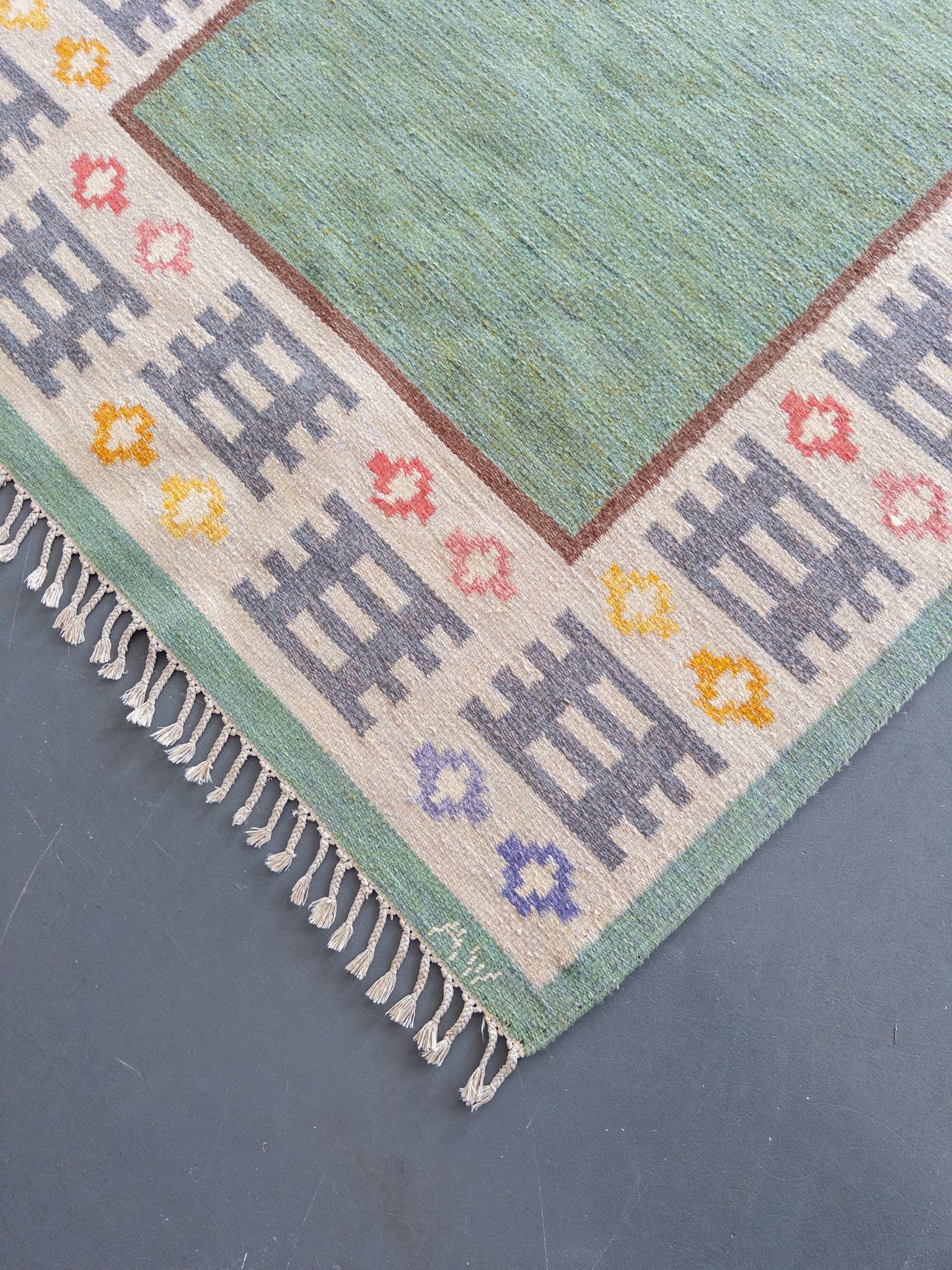 Suédois Tapis suédois à tissage plat d'Anna Wengholm, années 1950 - Rölakan tissé à la main en vert et en blanc en vente