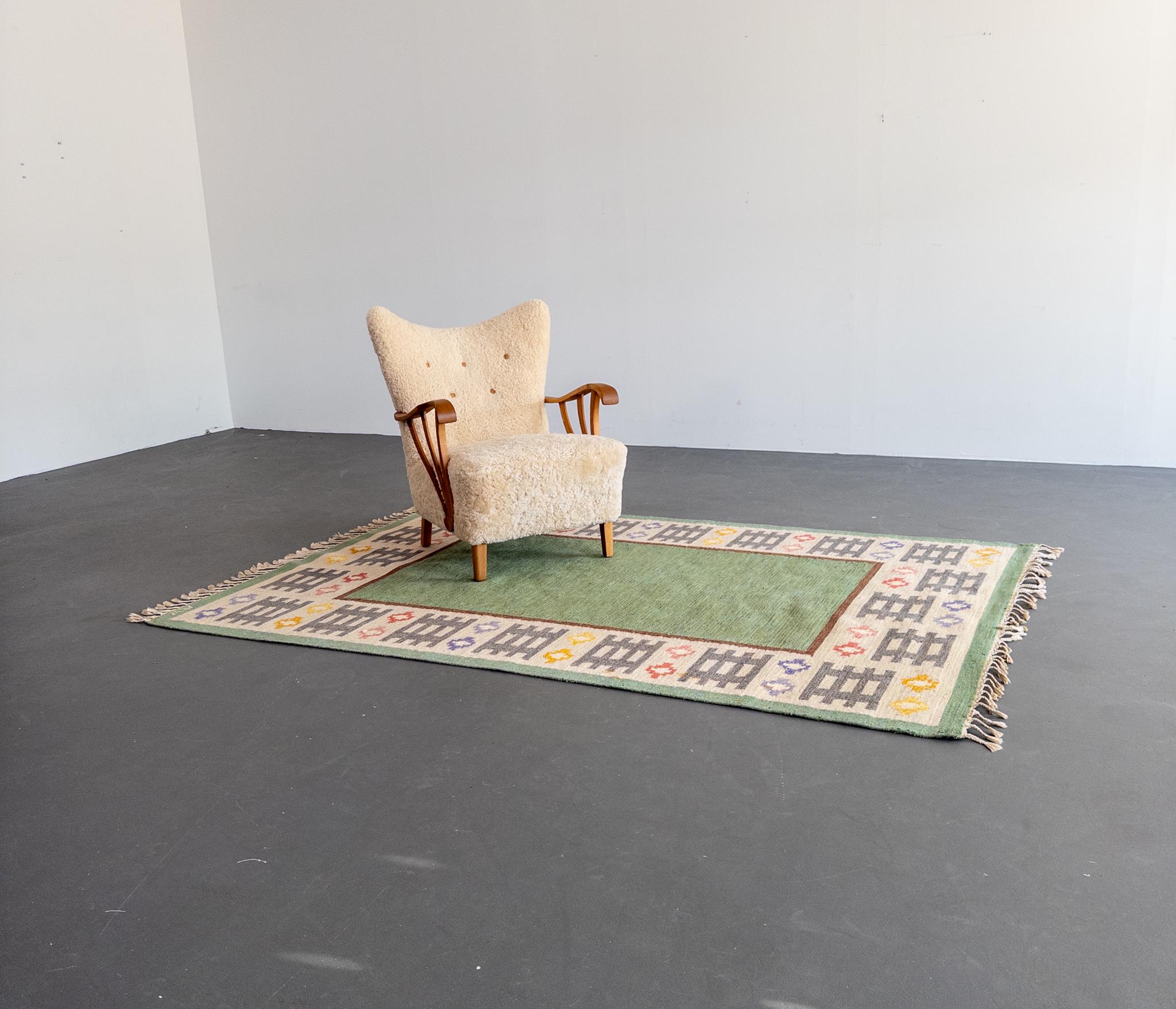 Tapis suédois à tissage plat d'Anna Wengholm, années 1950 - Rölakan tissé à la main en vert et en blanc Bon état - En vente à Staffanstorp, SE