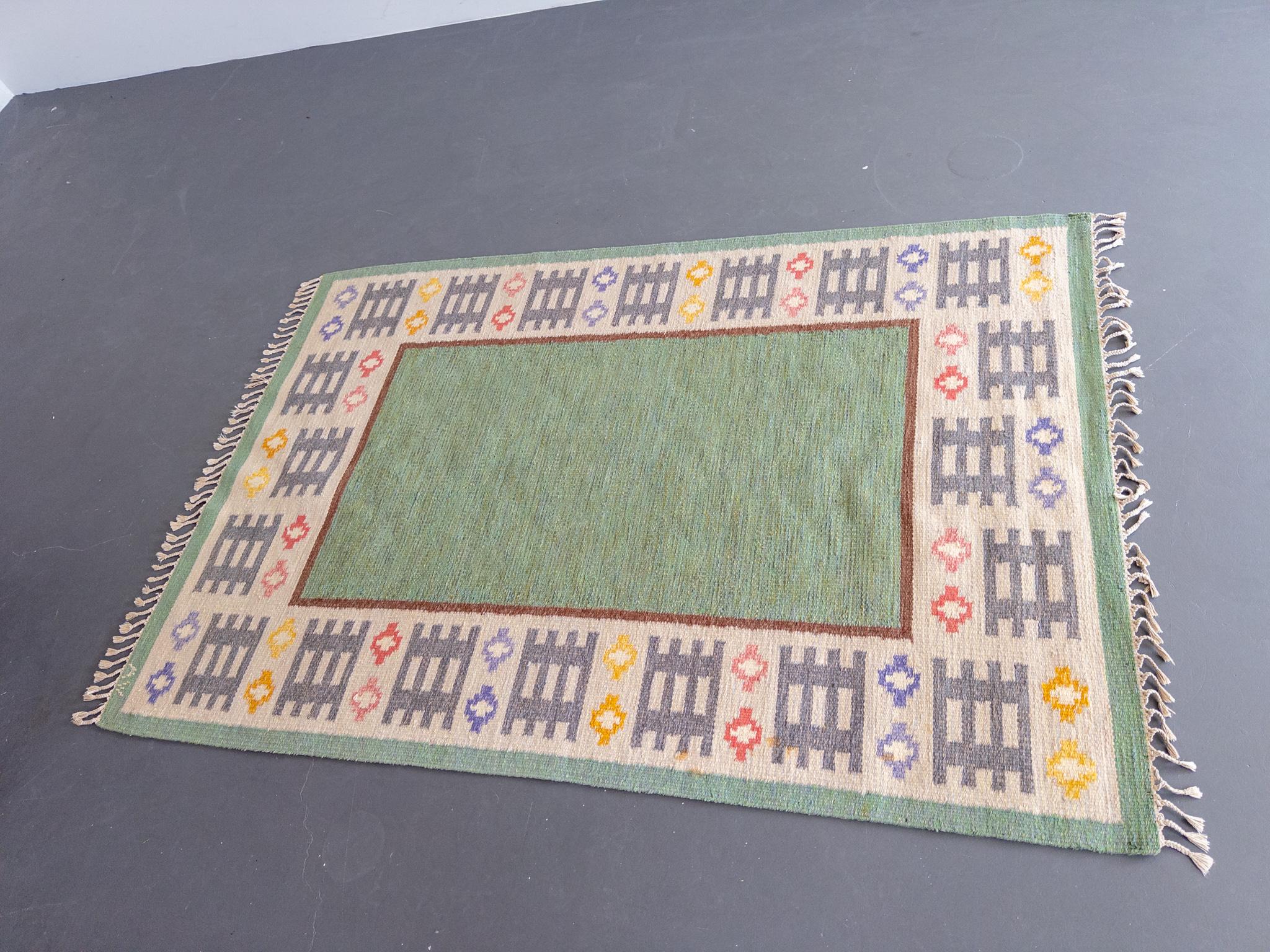 Textile Tapis suédois à tissage plat d'Anna Wengholm, années 1950 - Rölakan tissé à la main en vert et en blanc en vente