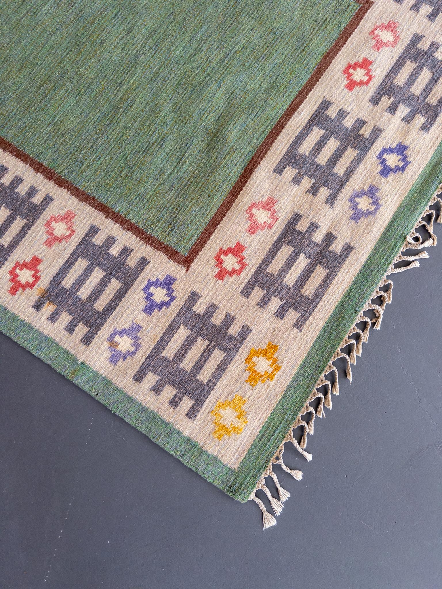 Tapis suédois à tissage plat d'Anna Wengholm, années 1950 - Rölakan tissé à la main en vert et en blanc en vente 2