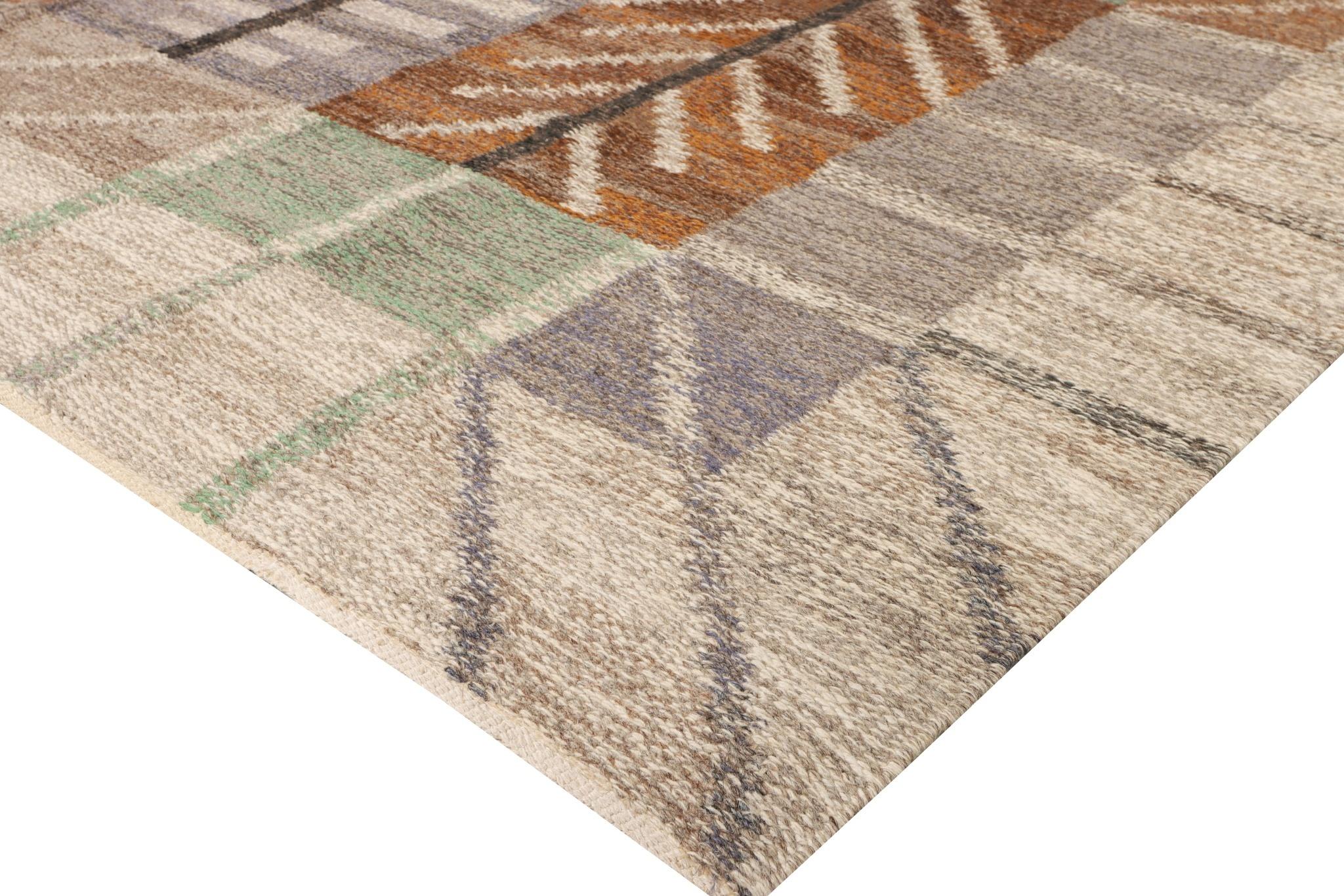 Cet impressionnant tapis plat en rölakan tissé à la main a été produit par Göteborgs Hemslöjd, une association d'artisans suédois réputée pour la qualité de son tissage au milieu du XXe siècle. Exécuté en laine sur une chaîne en lin, le tapis mesure