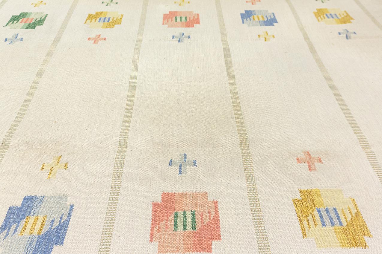 Very interesting example of Swedish Röllakan measuring 294 x 196 cm linen warp and wool weft handmade with the flat weaving technique. Depending on the weaver, all seams between the color blocks can make the fabric either look the same on both sides