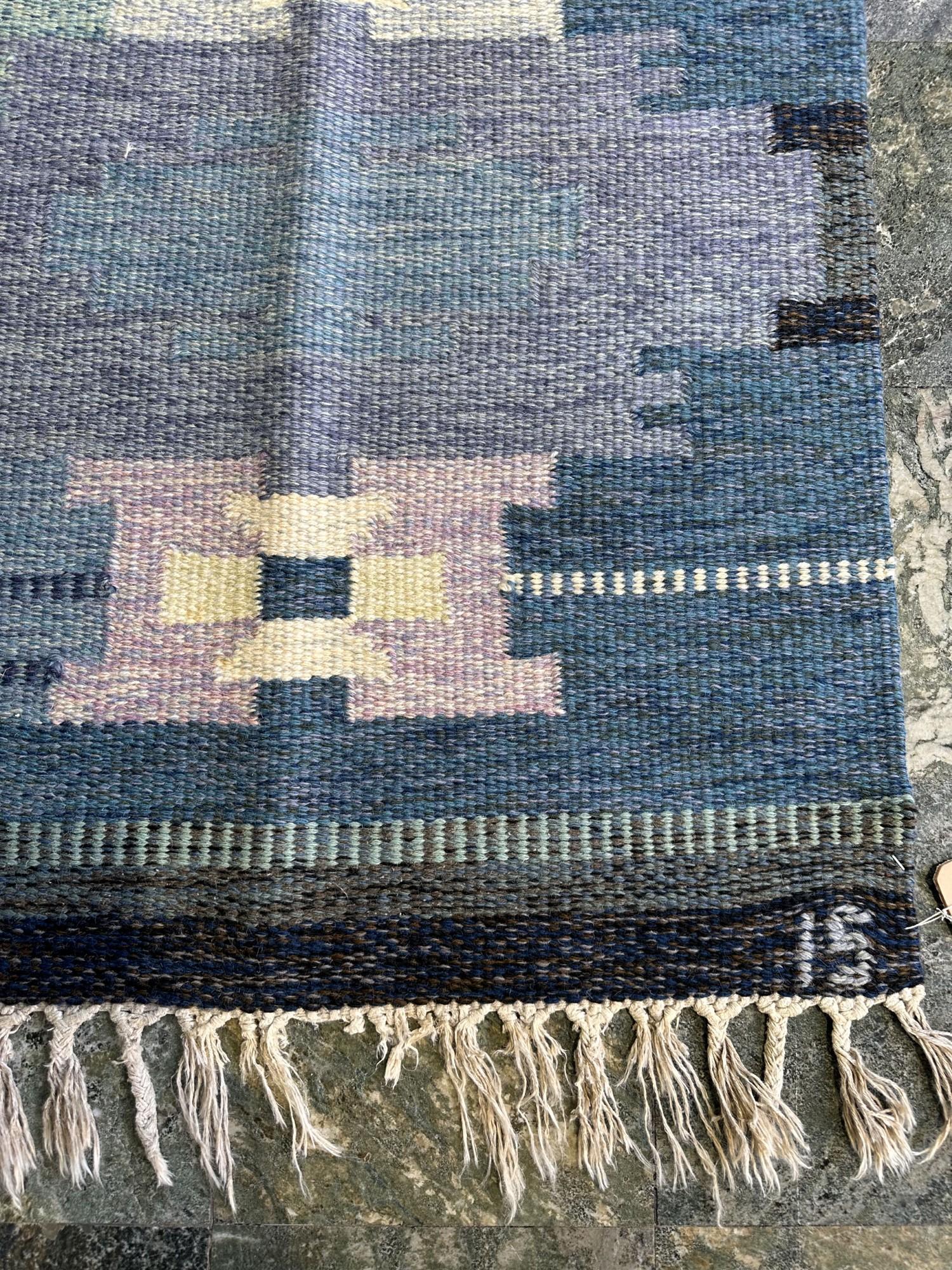 Scandinave moderne Tapis suédois Flatweave Signé Ingegerd Silow ca 1980 état impeccable en vente