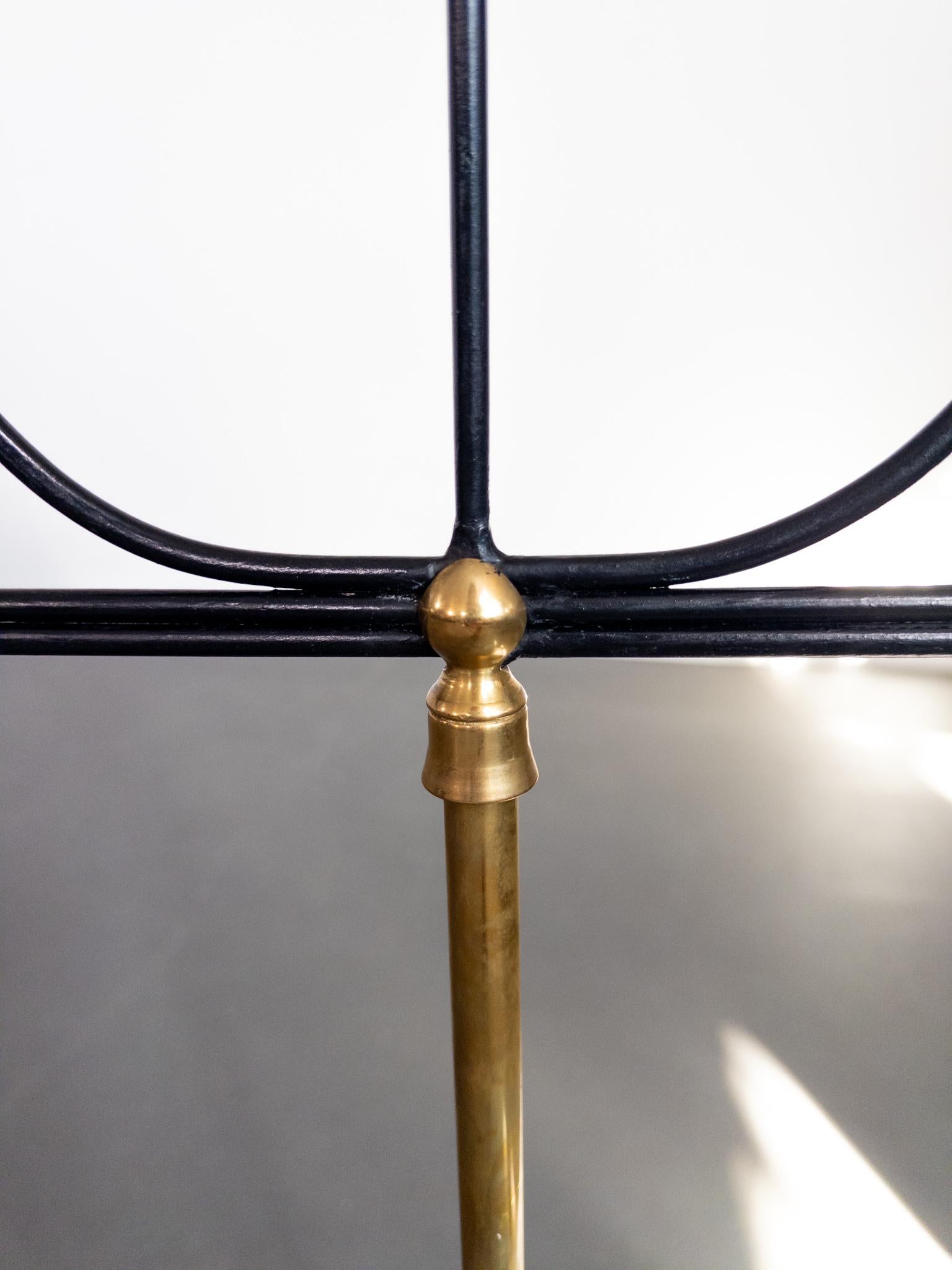 Suédois Chandelier de sol suédois pour sept bougies, fer forgé et laiton, années 1950 en vente