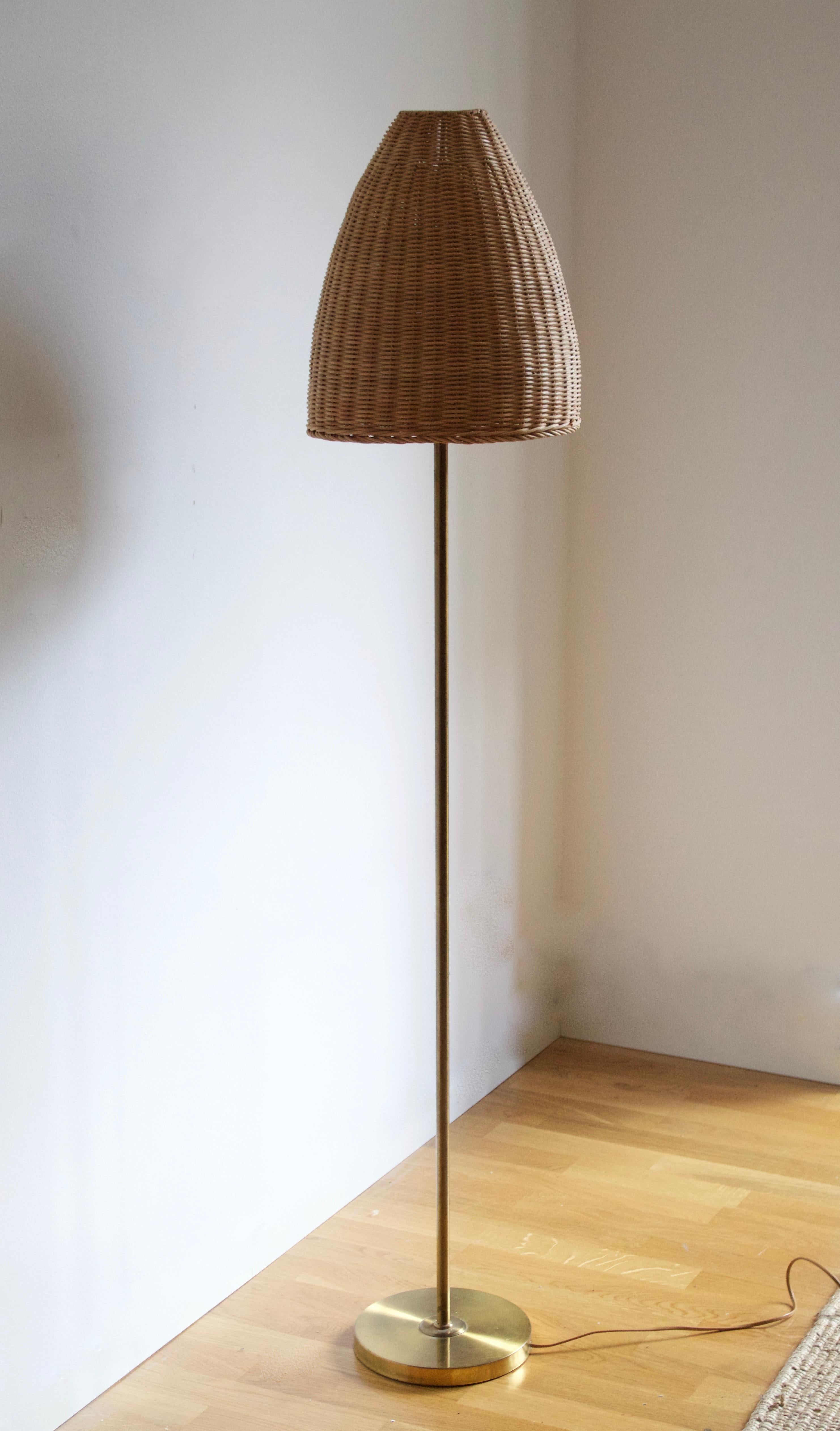 A floor lamp, designed and produced in Sweden, 1950s. In brass. Assorted vintage rattan lampshade.


 
 