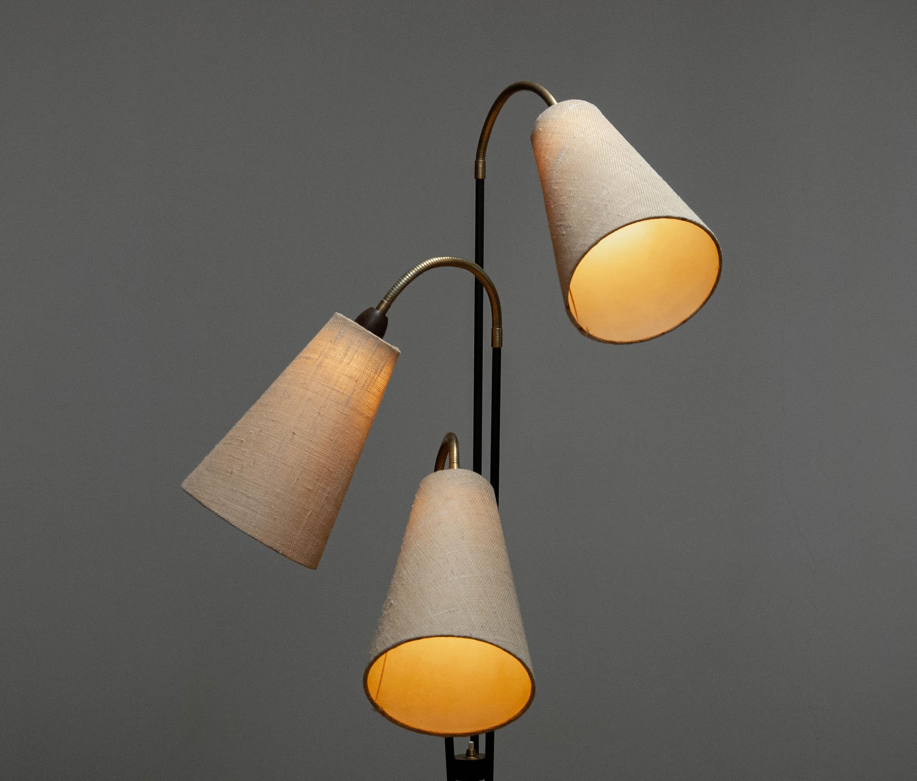 Mid-Century Modern Lampadaire suédois par Svend Aage Holm Sørensen avec abat-jour en toile de jute 1950 en vente
