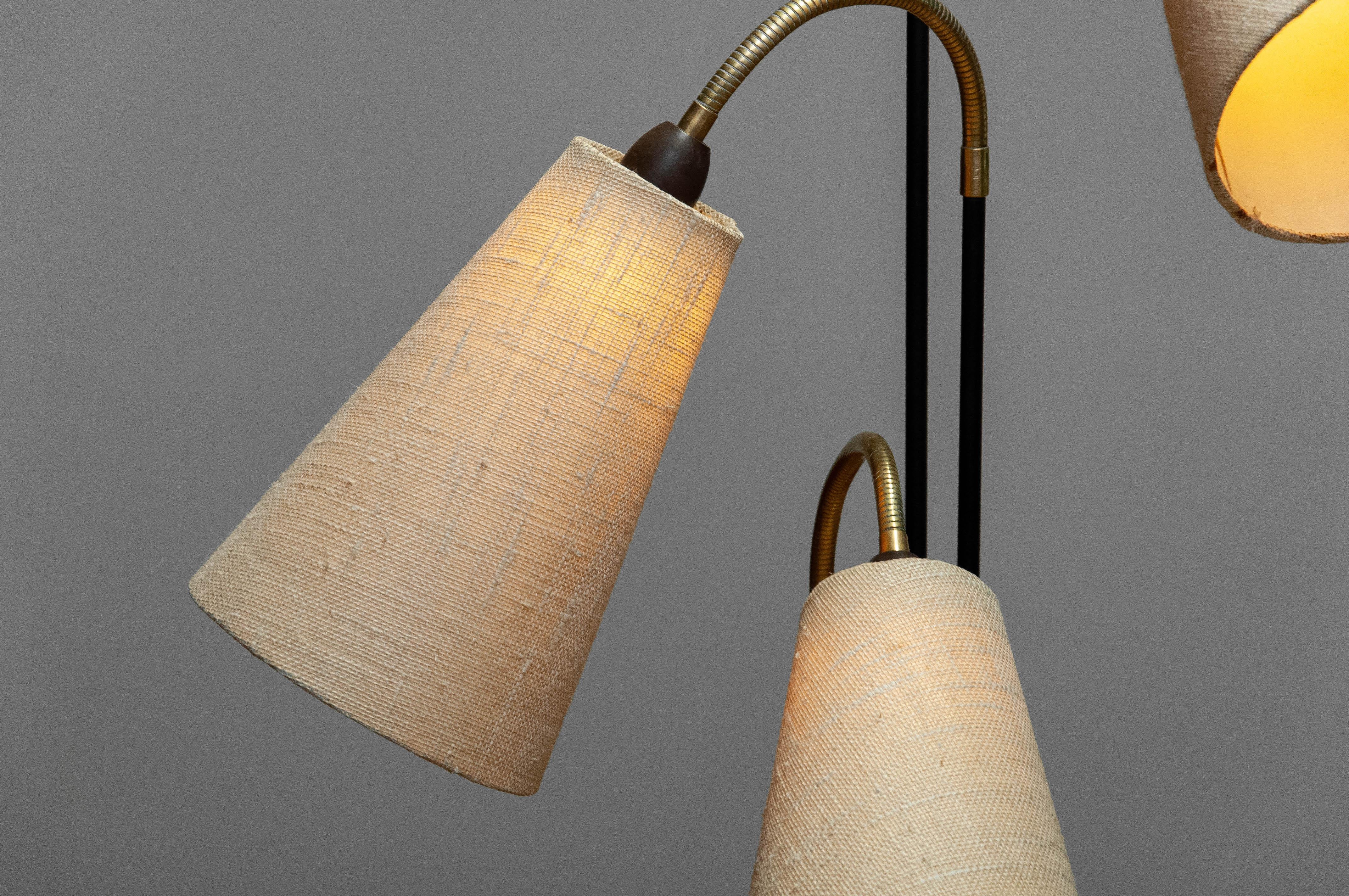Suédois Lampadaire suédois par Svend Aage Holm Sørensen avec abat-jour en toile de jute 1950 en vente