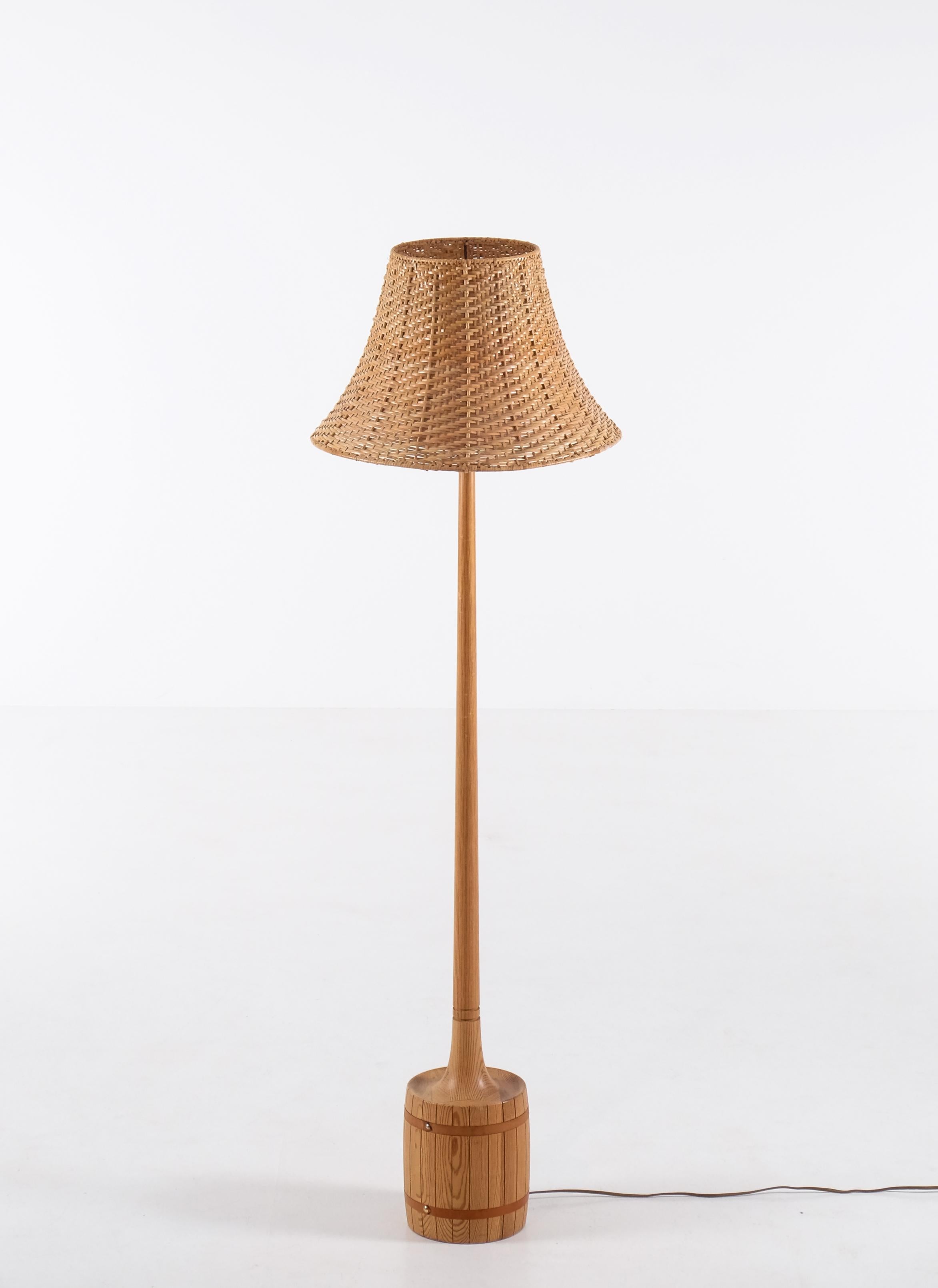 Suédois Lampadaire suédois par Tranås Stilarmatur, 1960s en vente