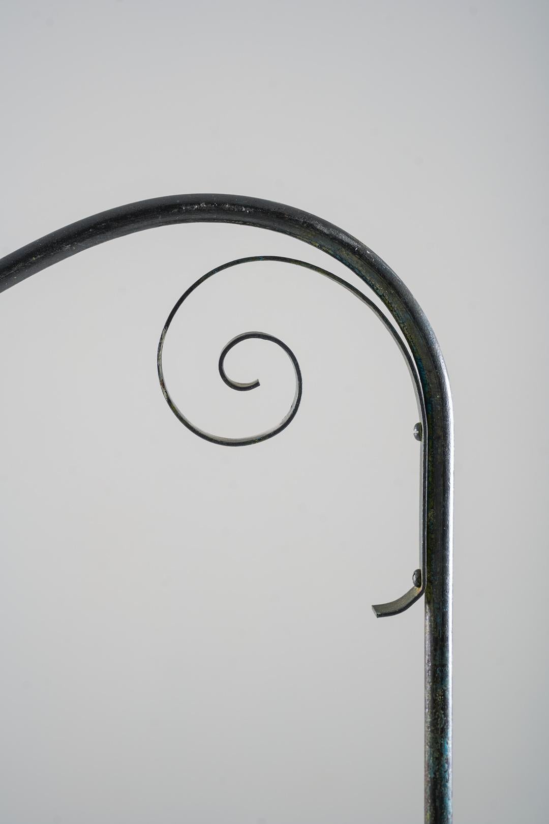 Lámpara de pie sueca en latón patinado, años 30 siglo XX en venta