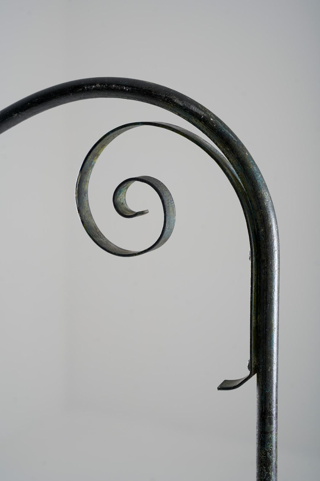 Lámpara de pie sueca en latón patinado, años 30 Latón en venta