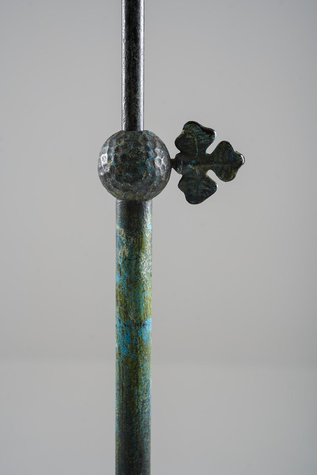 Lámpara de pie sueca en latón patinado, años 30 en venta 1