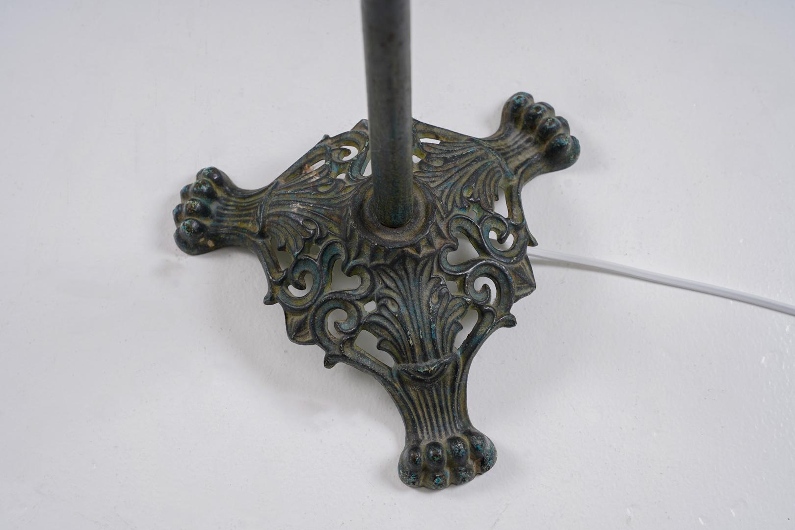 Lámpara de pie sueca en latón patinado, años 30 en venta 2