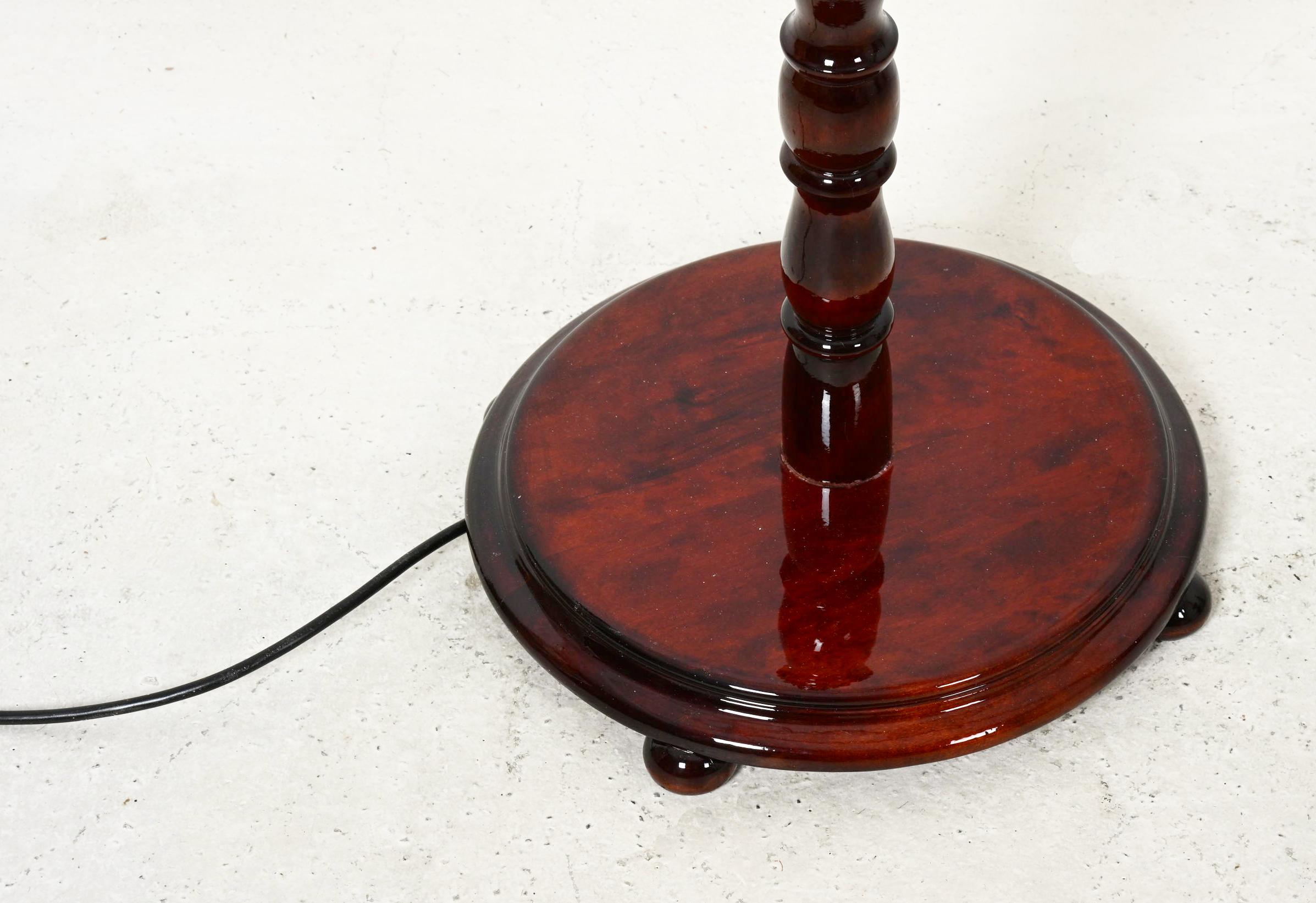 Lampada da terra svedese con manico e base torniti in legno In condizioni buone in vendita a Vienna, AT