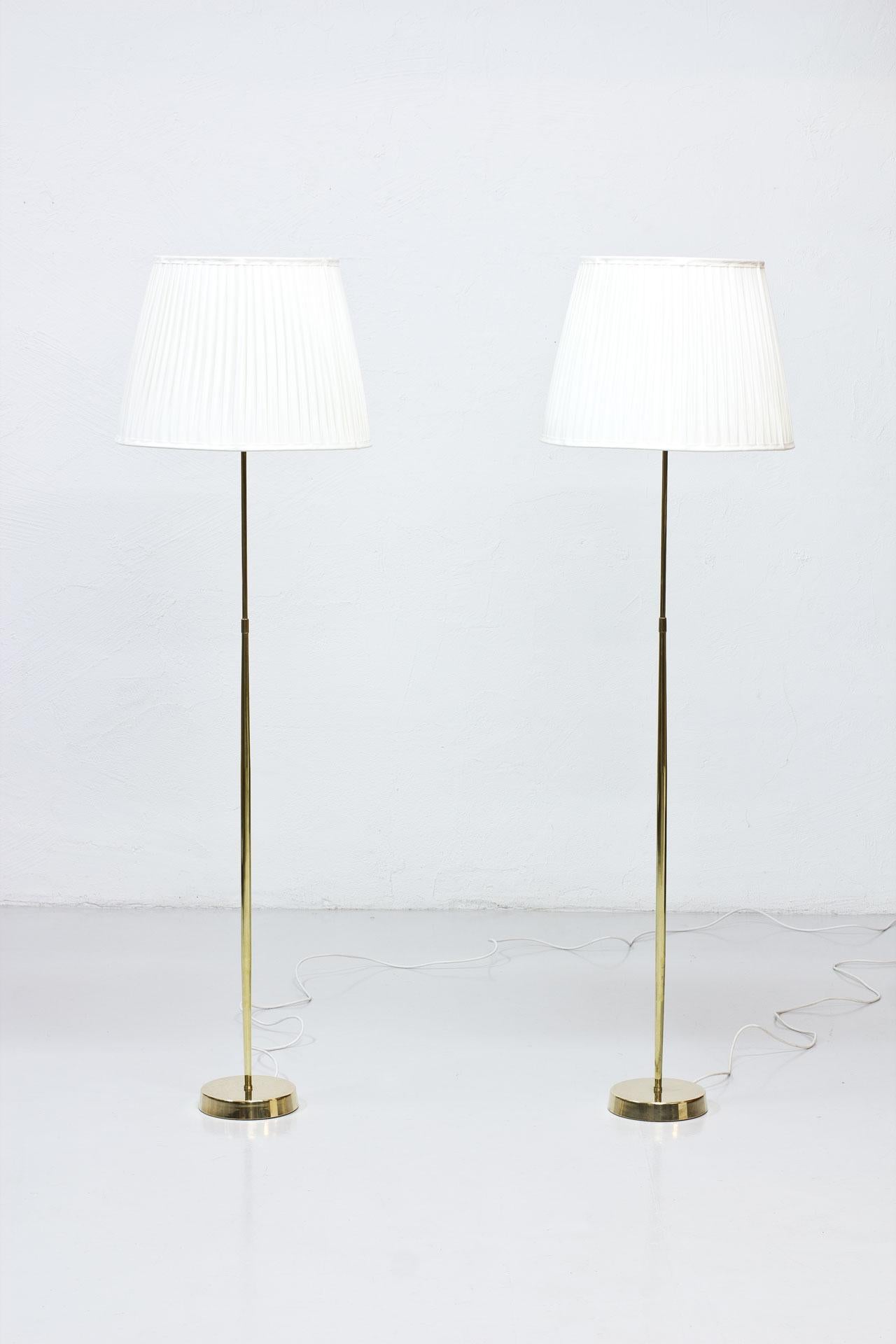 Pair of floor lamps manufactured by ASEA Belysning in Sweden during the 1950s.
Polished brass stem. Hand pleated lamp shades in off-white chintz fabric.
Rewired. Light switch on the brass fittings. Signed on the bottom.