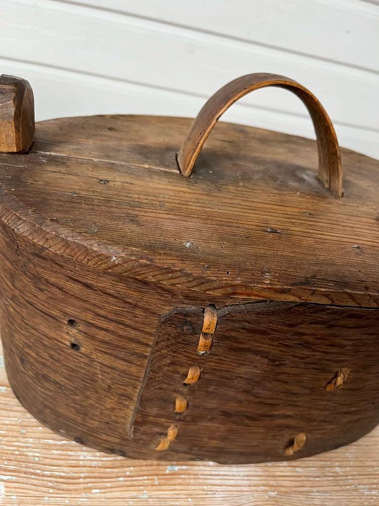 Hand-Carved Swedish Folk Art 19th-Century Bentwood Box - Svepask For Sale