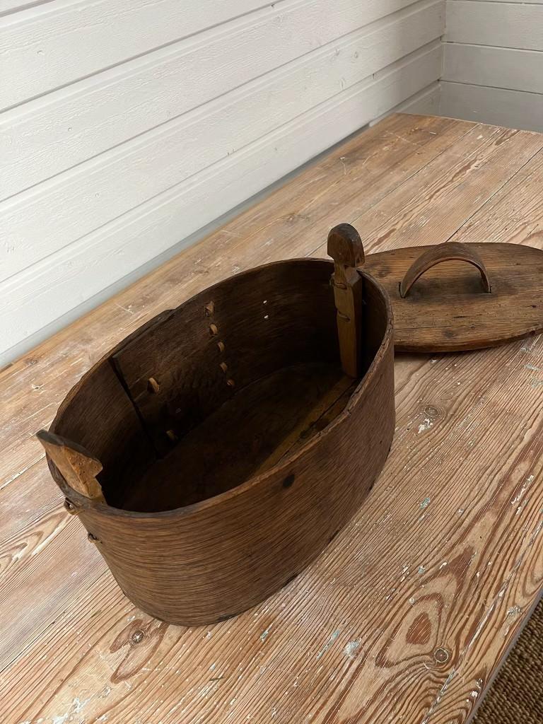 19th Century Swedish Folk Art 19th-Century Bentwood Box - Svepask For Sale