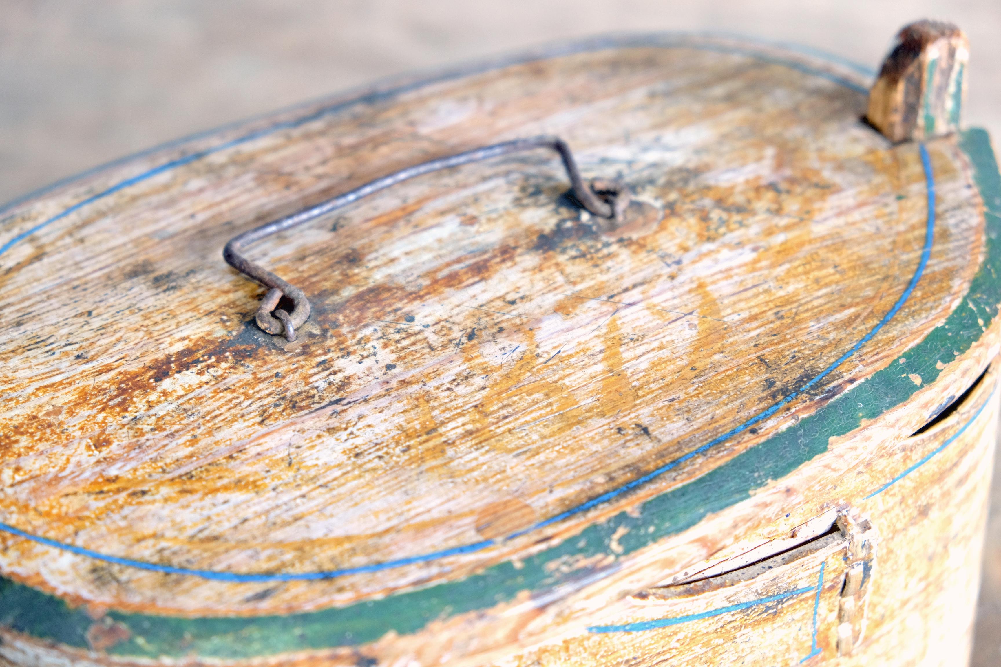 Hand-Crafted Swedish Folk Art Bentwood Box with Original Paint, Dated 1879, Scandinavian For Sale