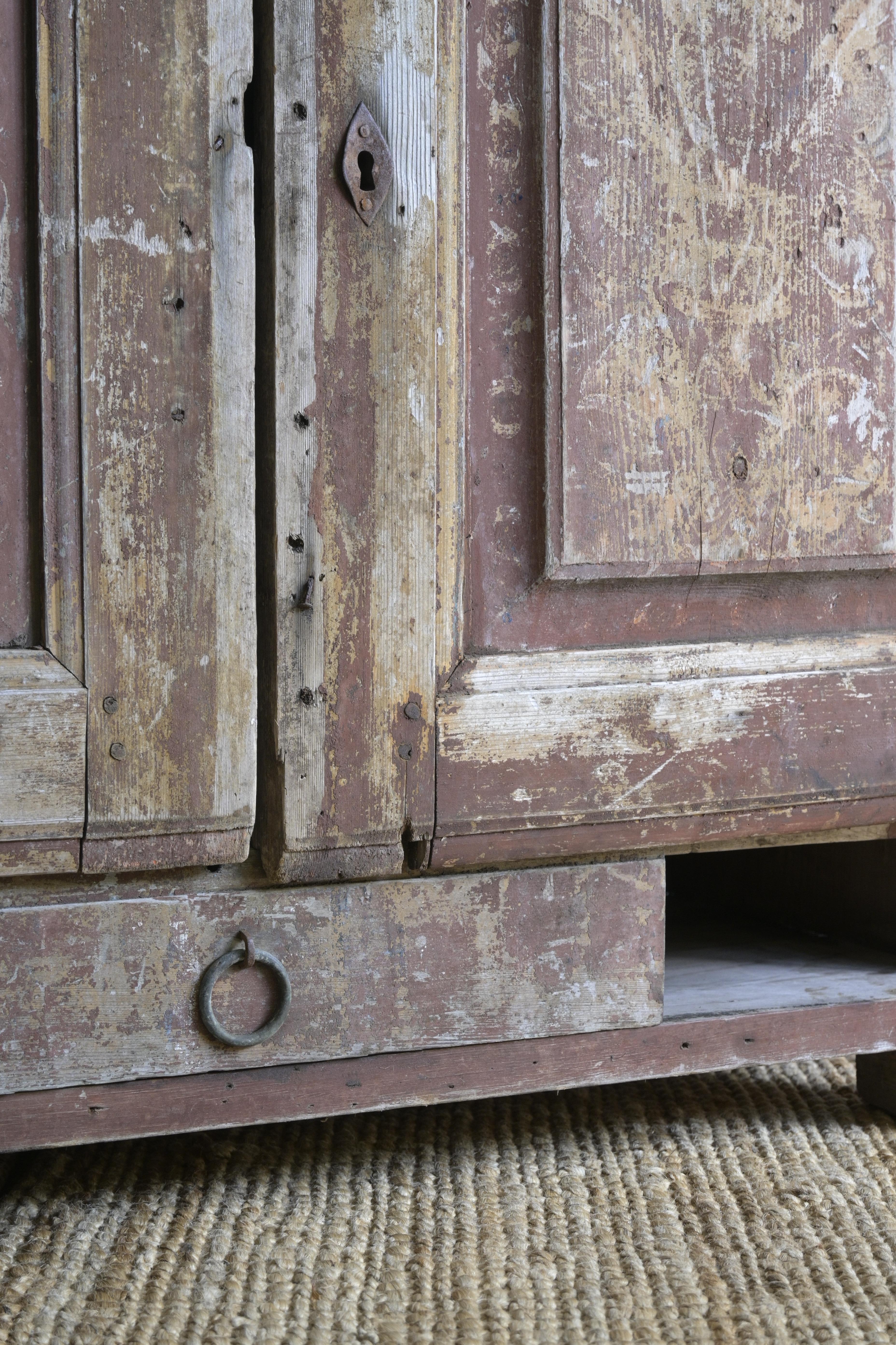 Schwedischer Volkskunstschrank, ca. 1780-1830 aus Dalarna (Handgefertigt) im Angebot