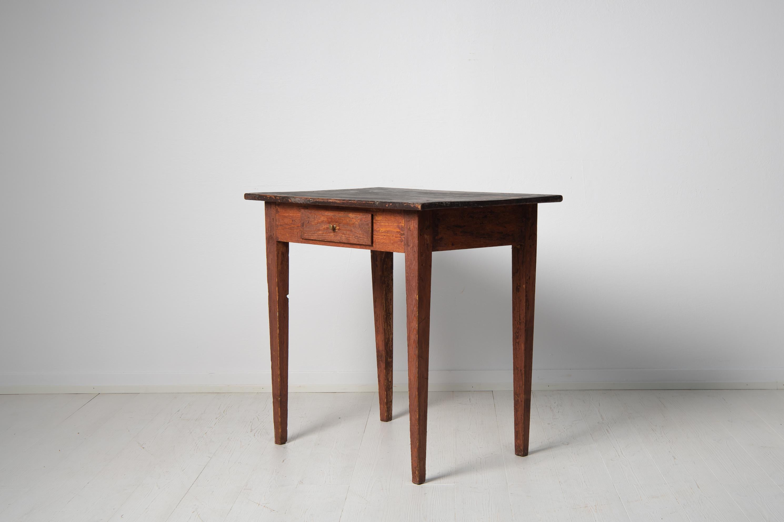 Swedish Folk Art Gustavian Style Side Table In Good Condition For Sale In Kramfors, SE