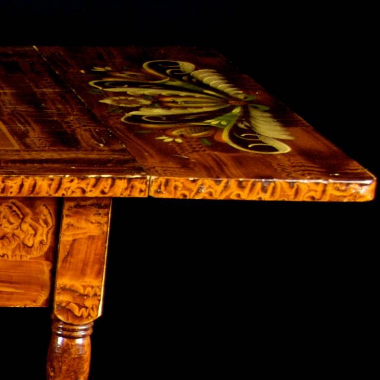 Schwedischer Volkskunst-Kurbits Country-Tisch mit ausklappbaren Bändern, spätes 19. Jahrhundert (Kiefernholz) im Angebot