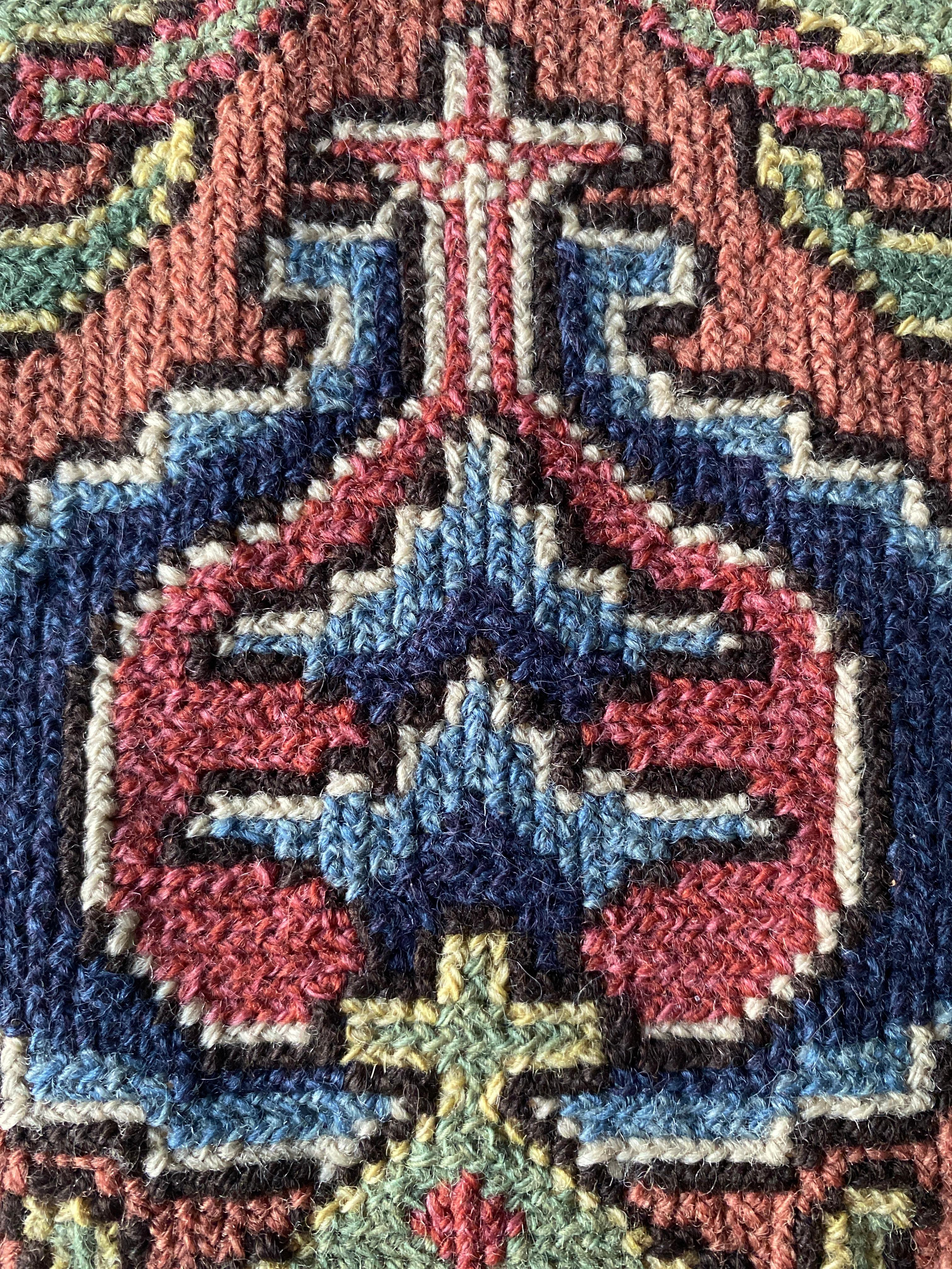 Tapiz bordado con granadas del arte popular sueco por Edna Nihlén, Suecia 1956 en venta 4