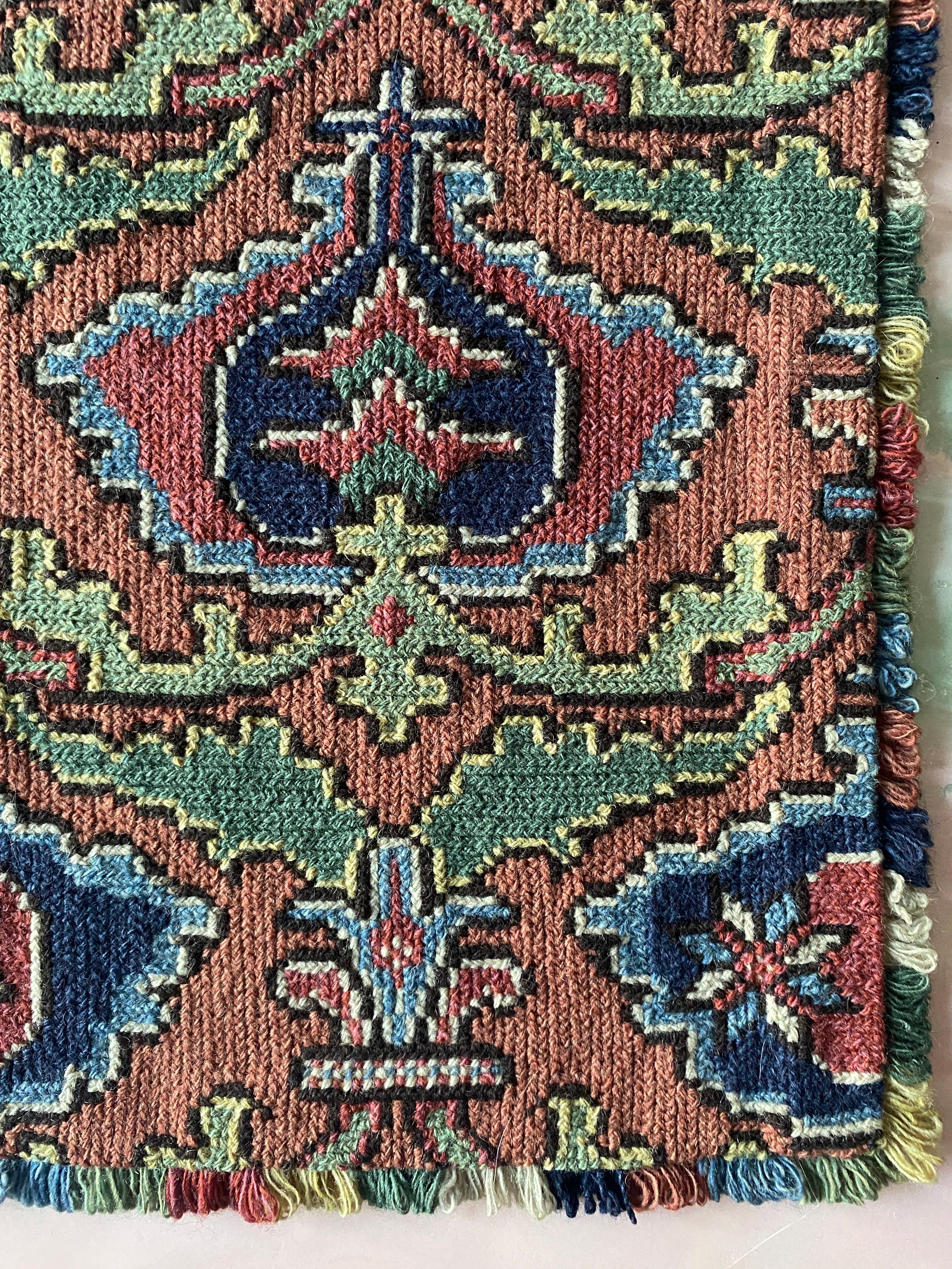 Tapiz bordado con granadas del arte popular sueco por Edna Nihlén, Suecia 1956 en venta 5
