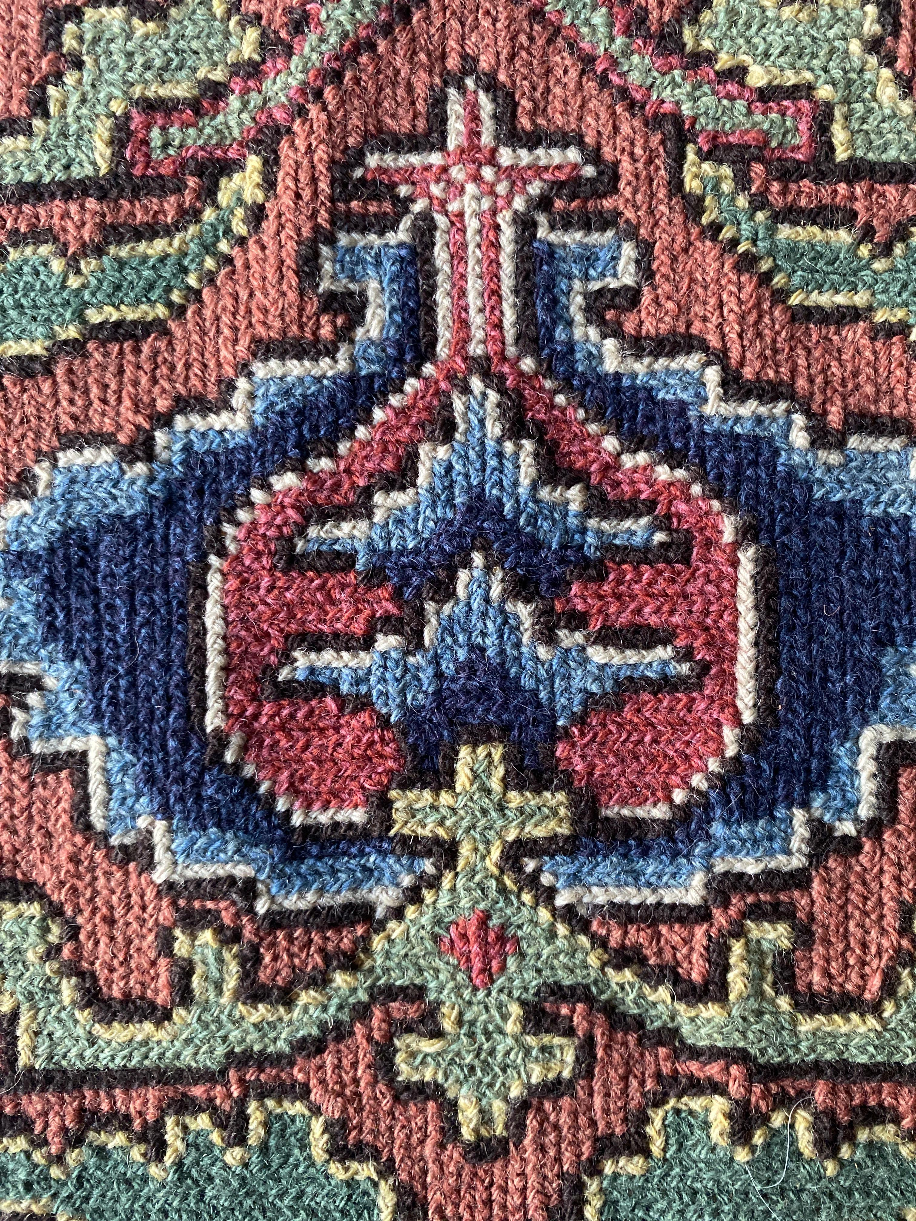 Tapiz bordado con granadas del arte popular sueco por Edna Nihlén, Suecia 1956 en venta 3