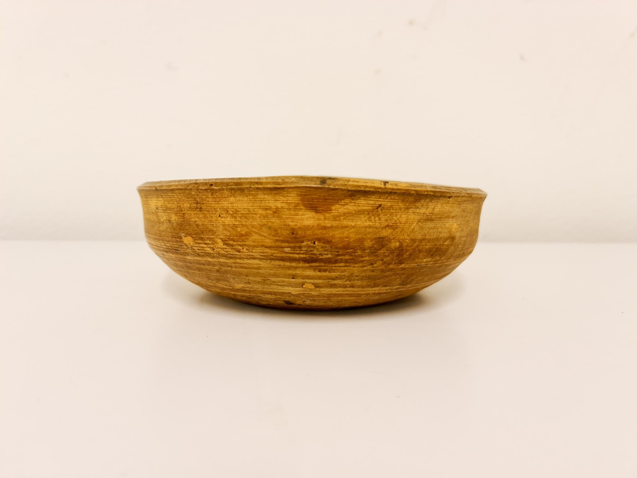 An antique and unique organic wooden bowl. With highly appealing patina, with traces of use. Produced in Sweden, 19th century.
These bowls where very important for many families; therefore, they were passed on from generations. Many of them have a