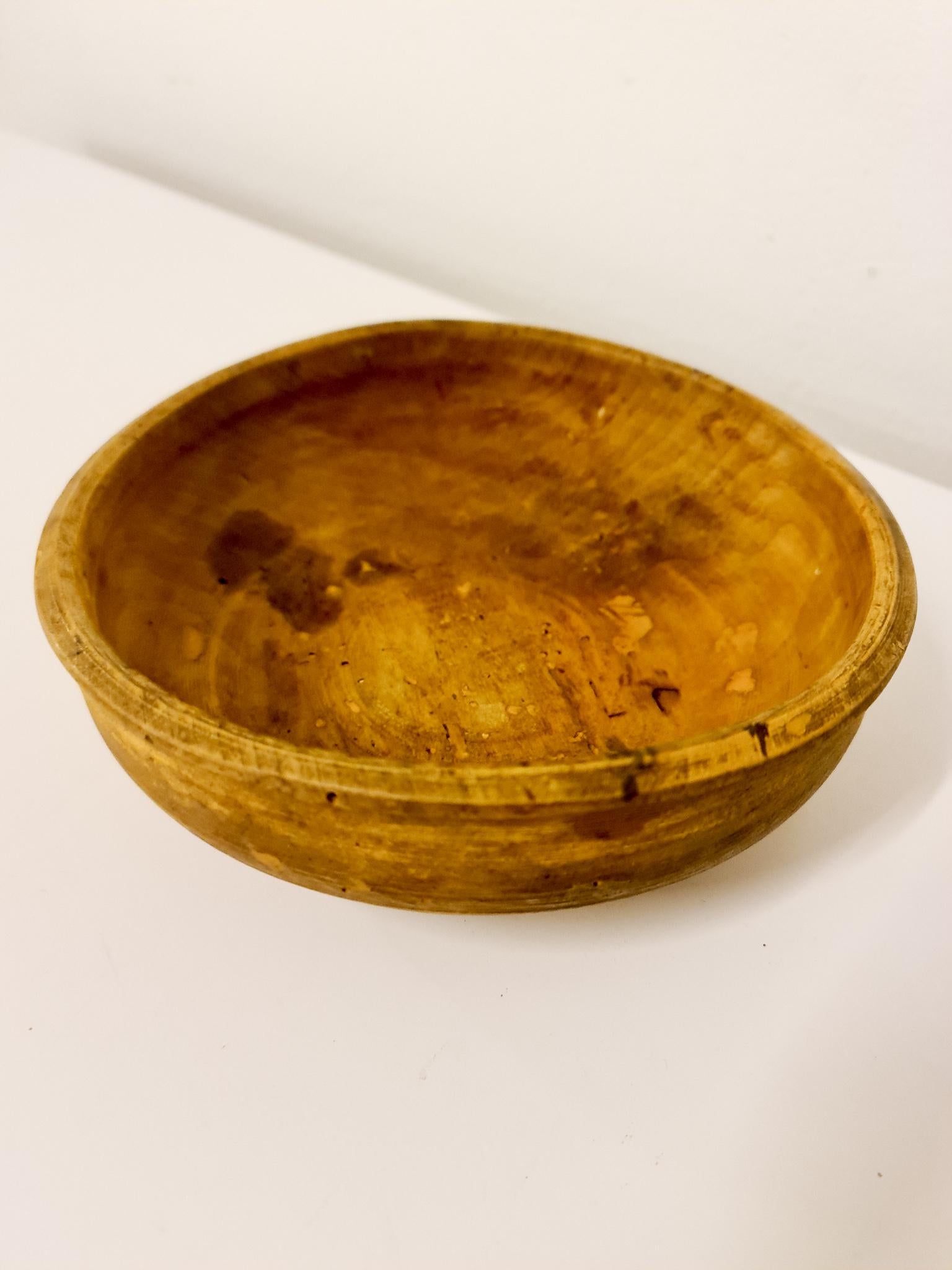 Legno Arte popolare svedese, ciotola in legno unica del 19° secolo in vendita